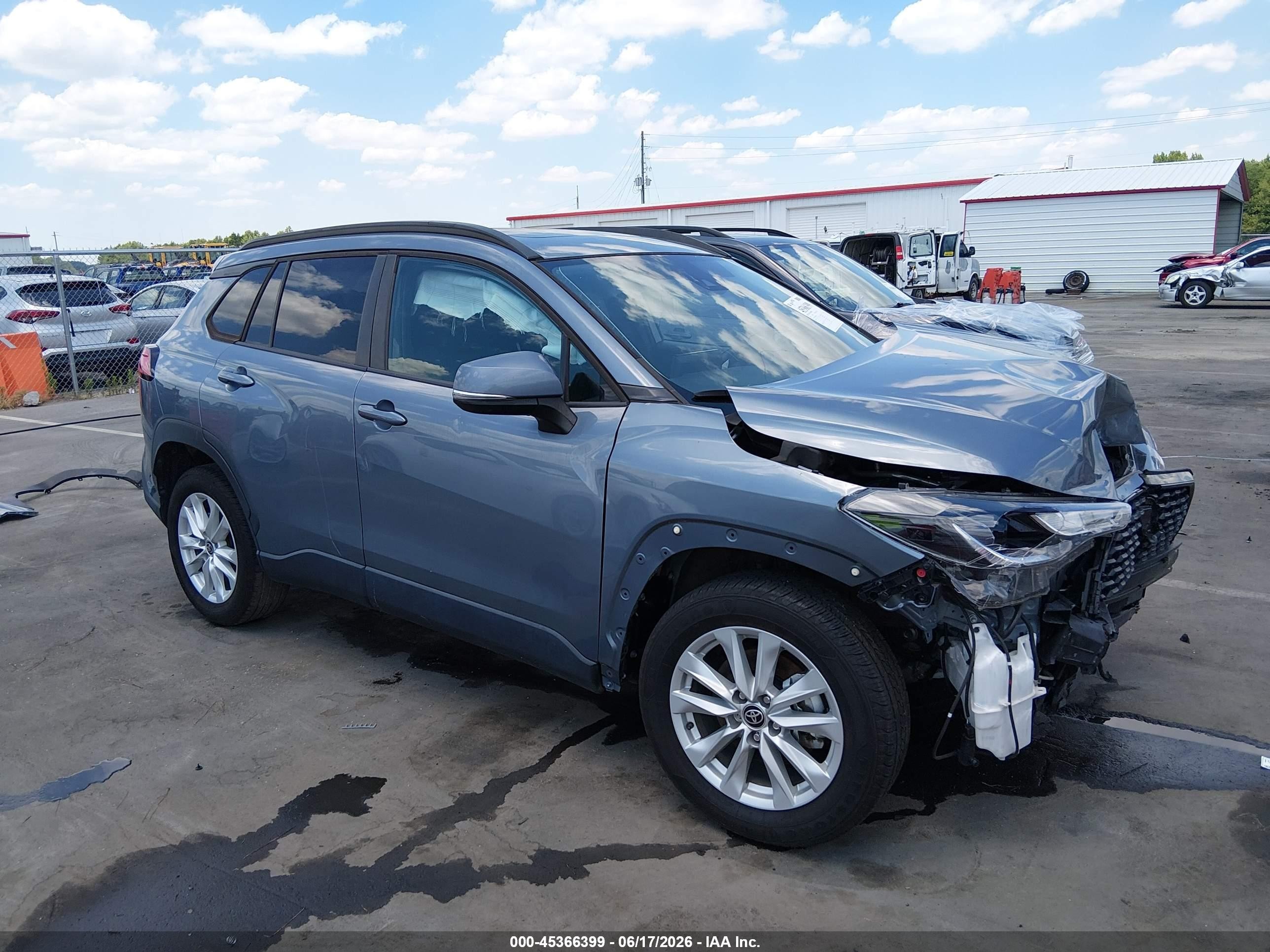 2022 Toyota Corolla Cross LE, VIN 7MUBAABG0NV006560 — Front end