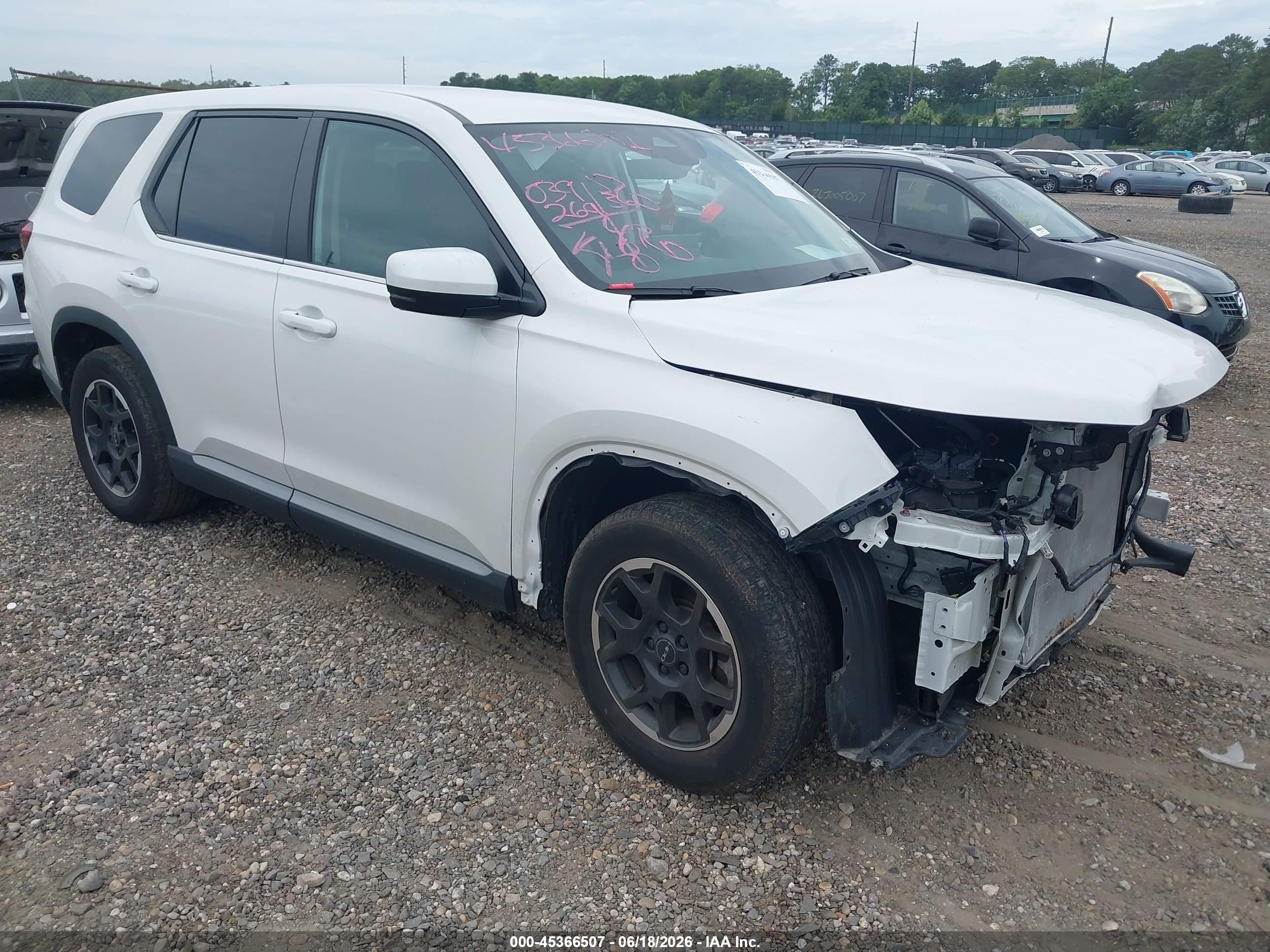 2025 Honda Pilot EX-L, VIN 5FNYG1H40SB070484 — Перед