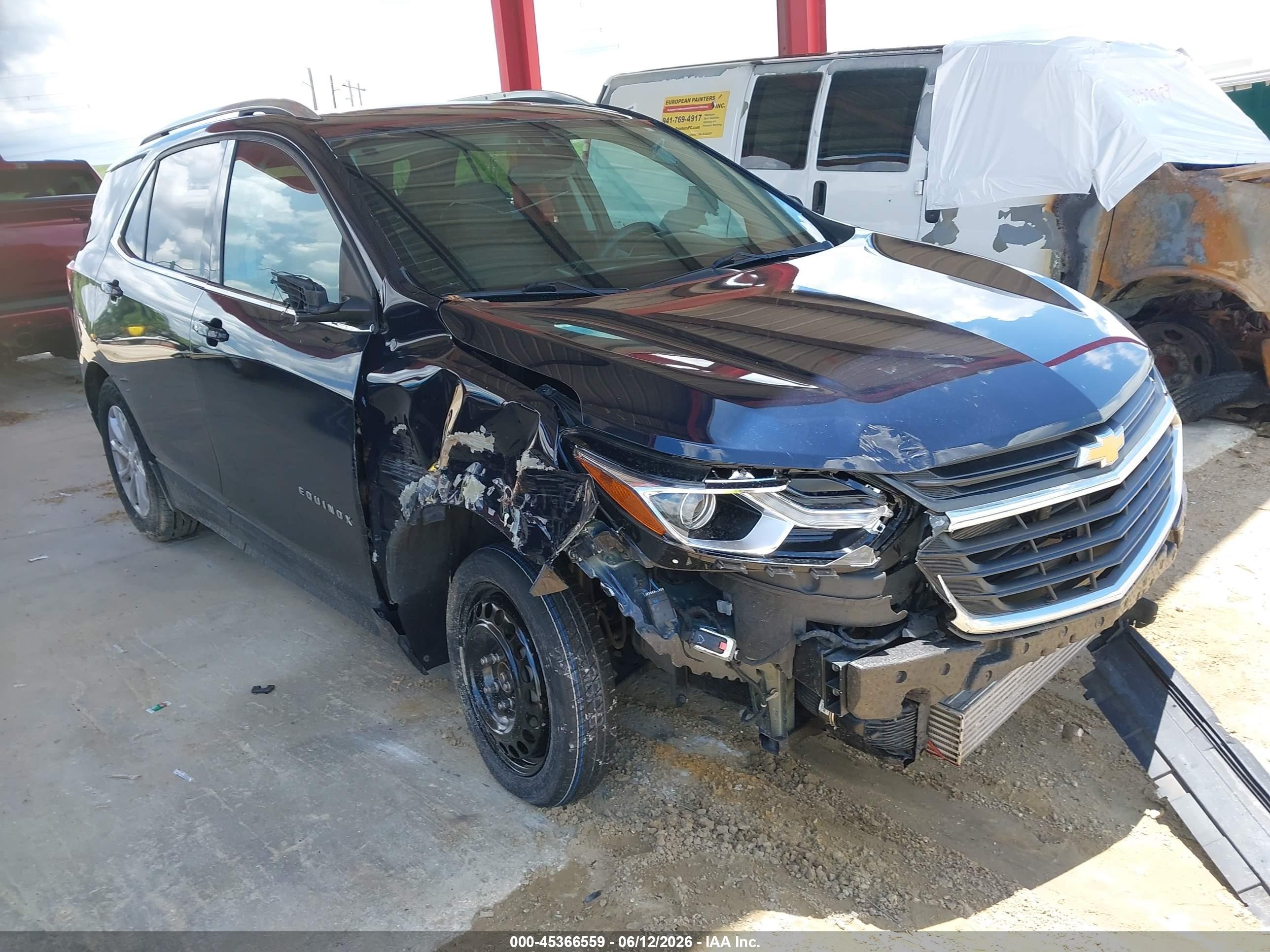 2020 Chevrolet Equinox LT, VIN 3GNAXKEVXLS629799 — Front end