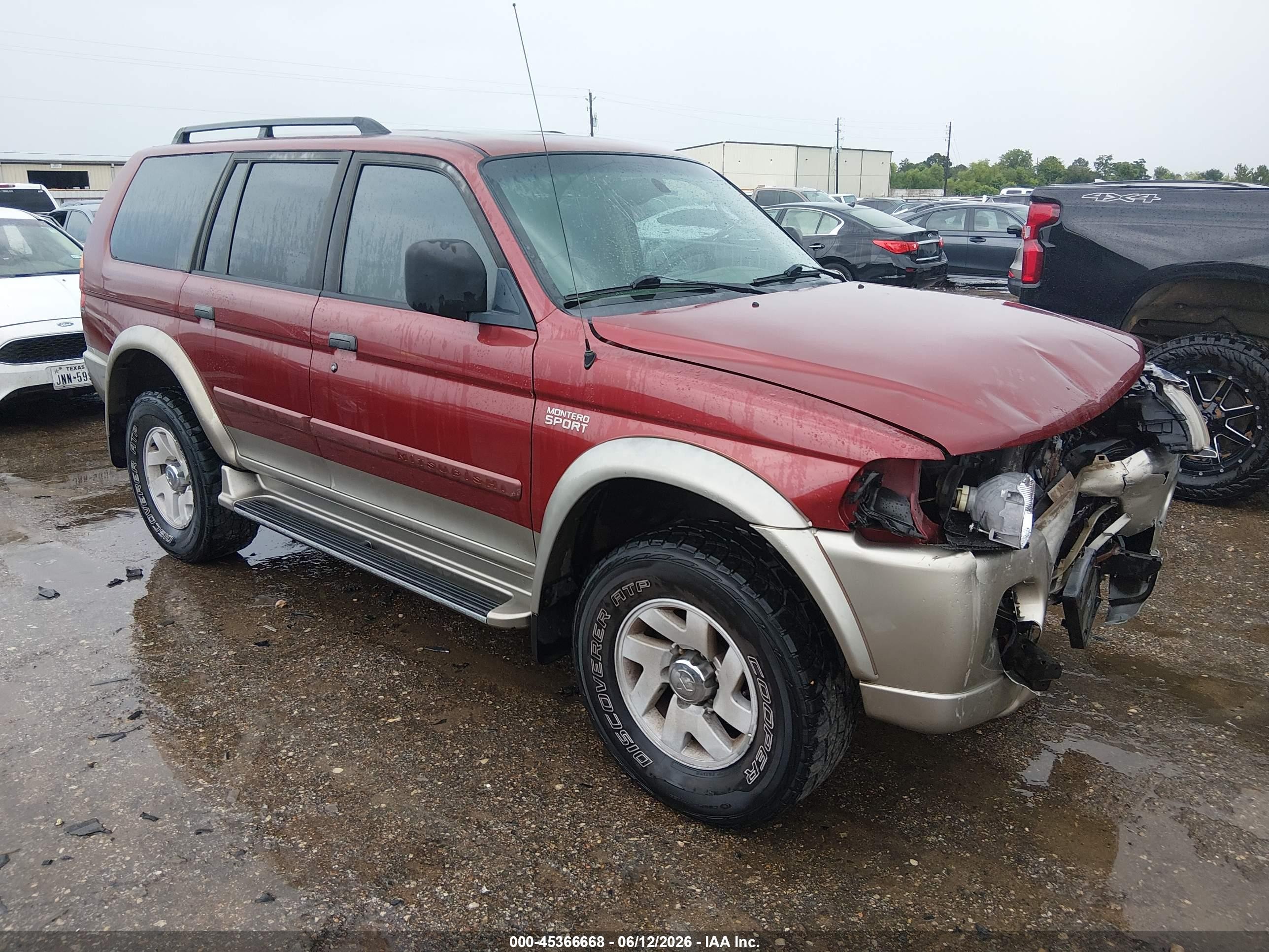 2001 Mitsubishi Montero Sport XLS, VIN JA4LS31H61P053916 — Перед
