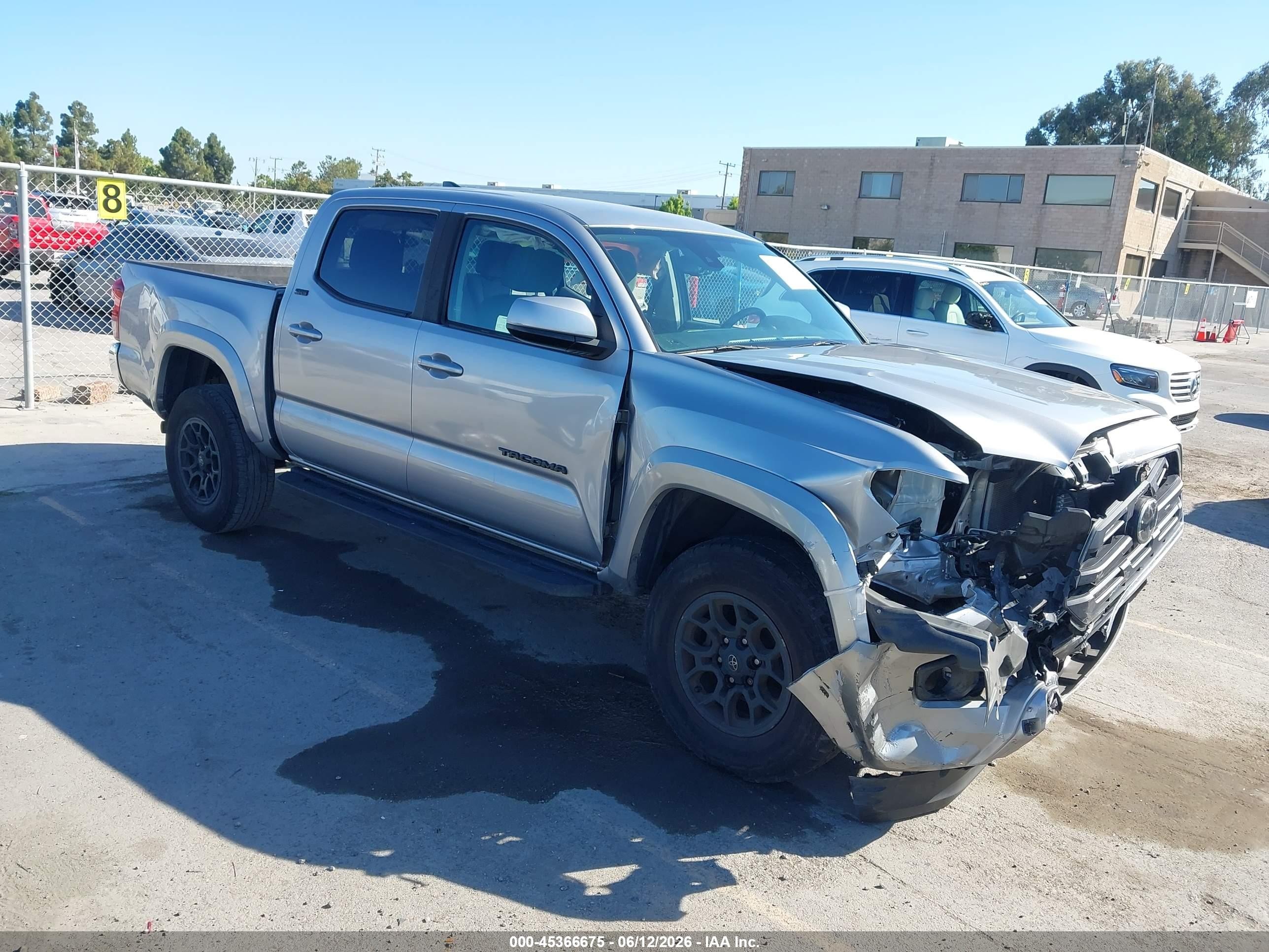 2019 Toyota Tacoma TRD Off Road, VIN 3TMCZ5AN8KM275190 — Front end