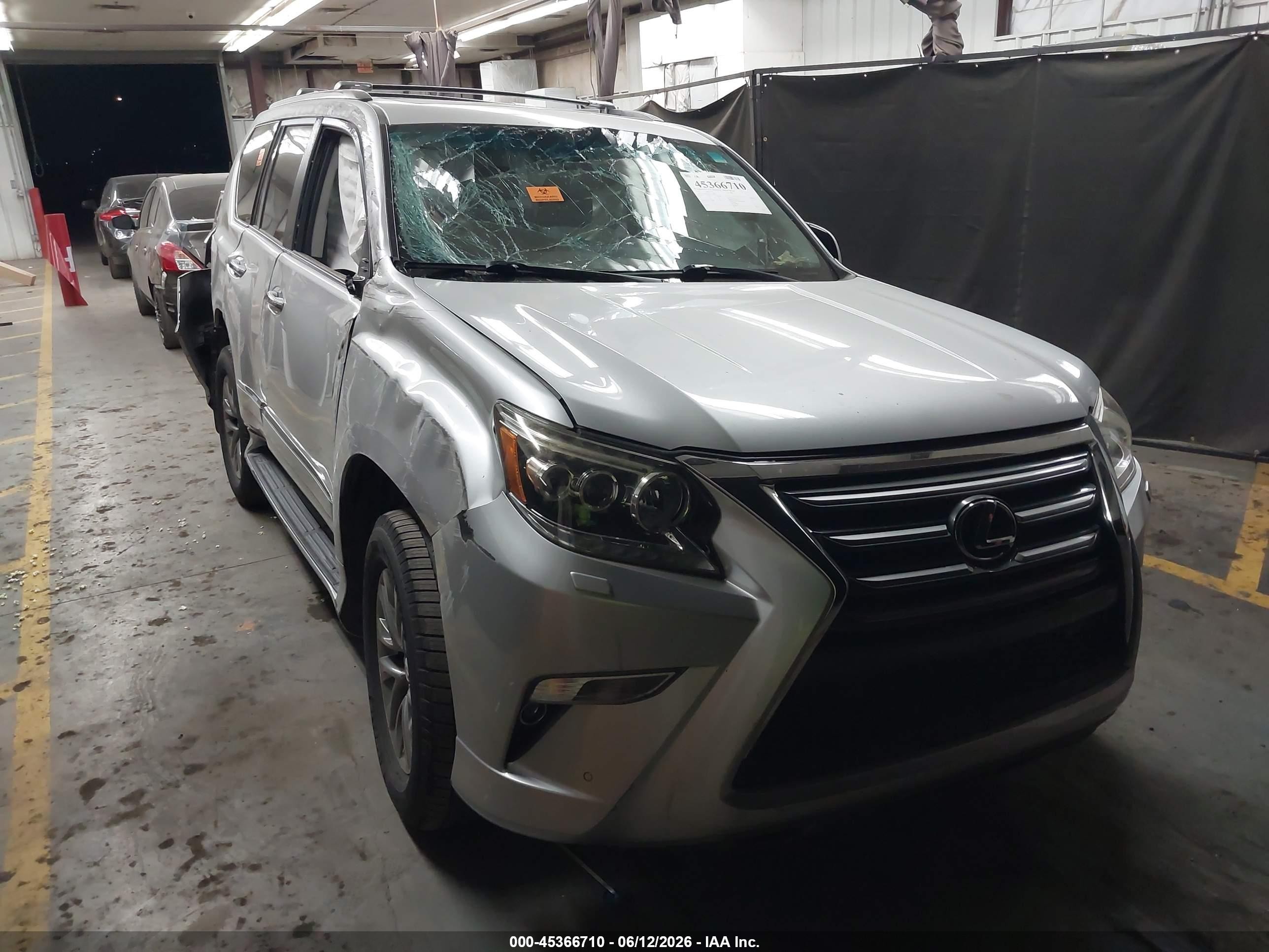 2016 Lexus GX 460 Luxury, VIN JTJJM7FX4G5127558 — Side