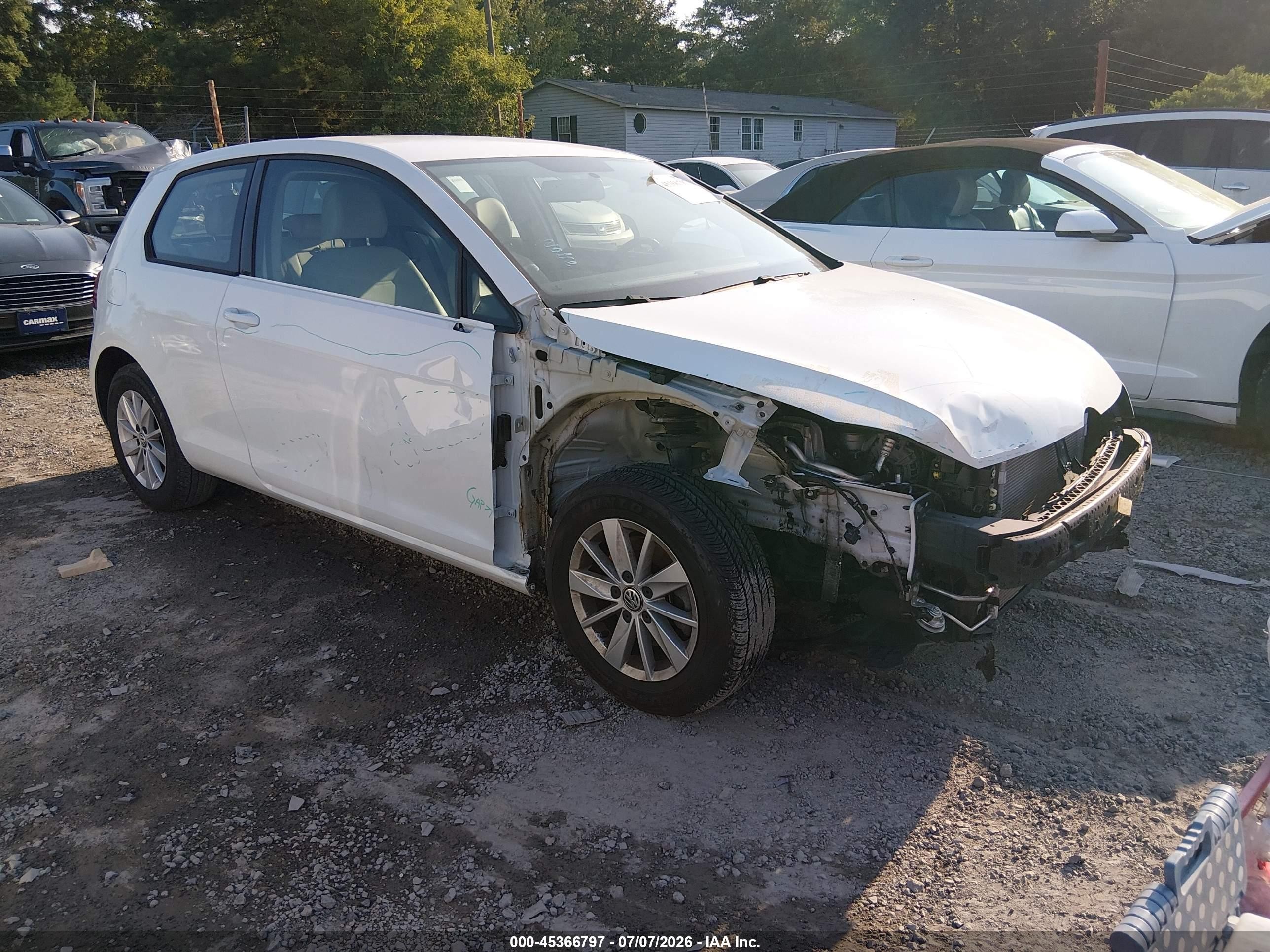 2015 Volkswagen Golf TSI S, VIN 3VW917AUXFM055461 — Front end