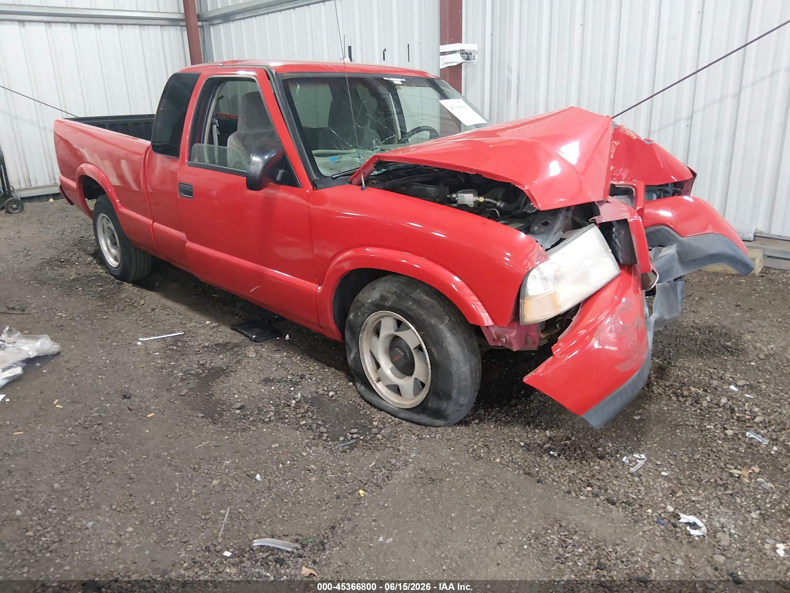 2000 GMC Sonoma SLS 1SG, VIN 1GTCS19W7Y8102848 — Front end