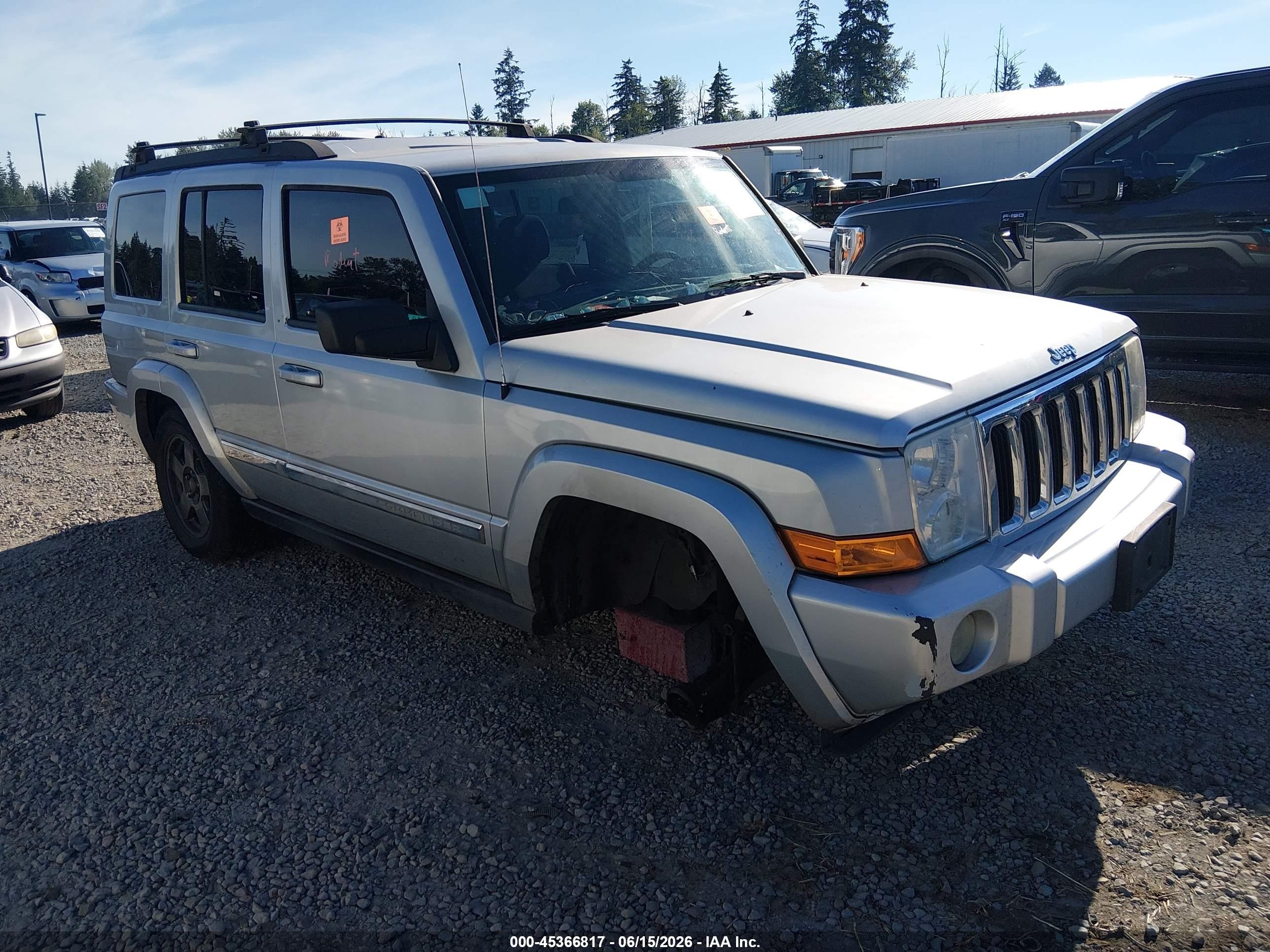 2010 Jeep Commander Sport, VIN 1J4RG4GK0AC158219 — Front end