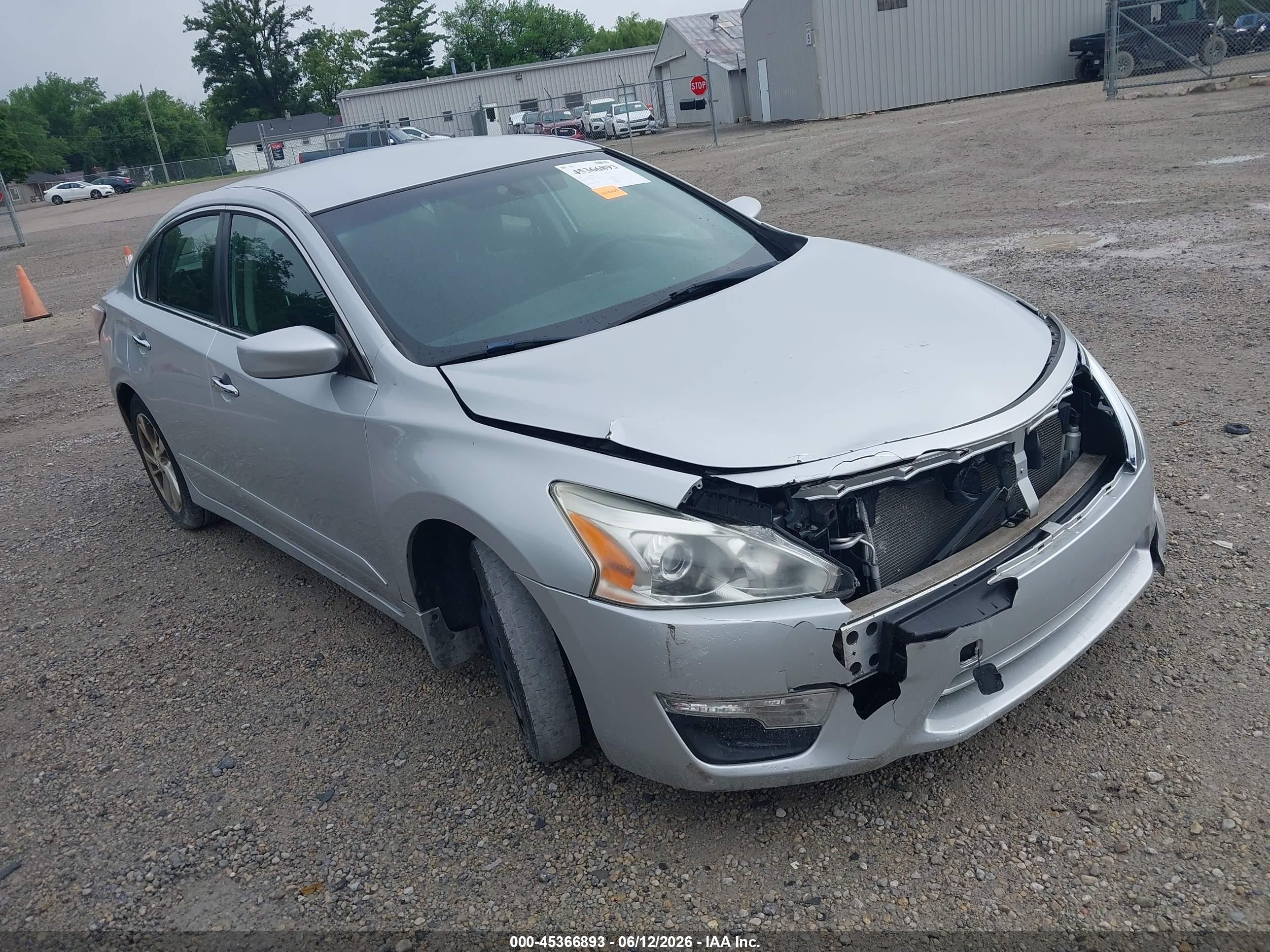 2014 Nissan Altima S, VIN 1N4AL3AP9EN247641 — Front end