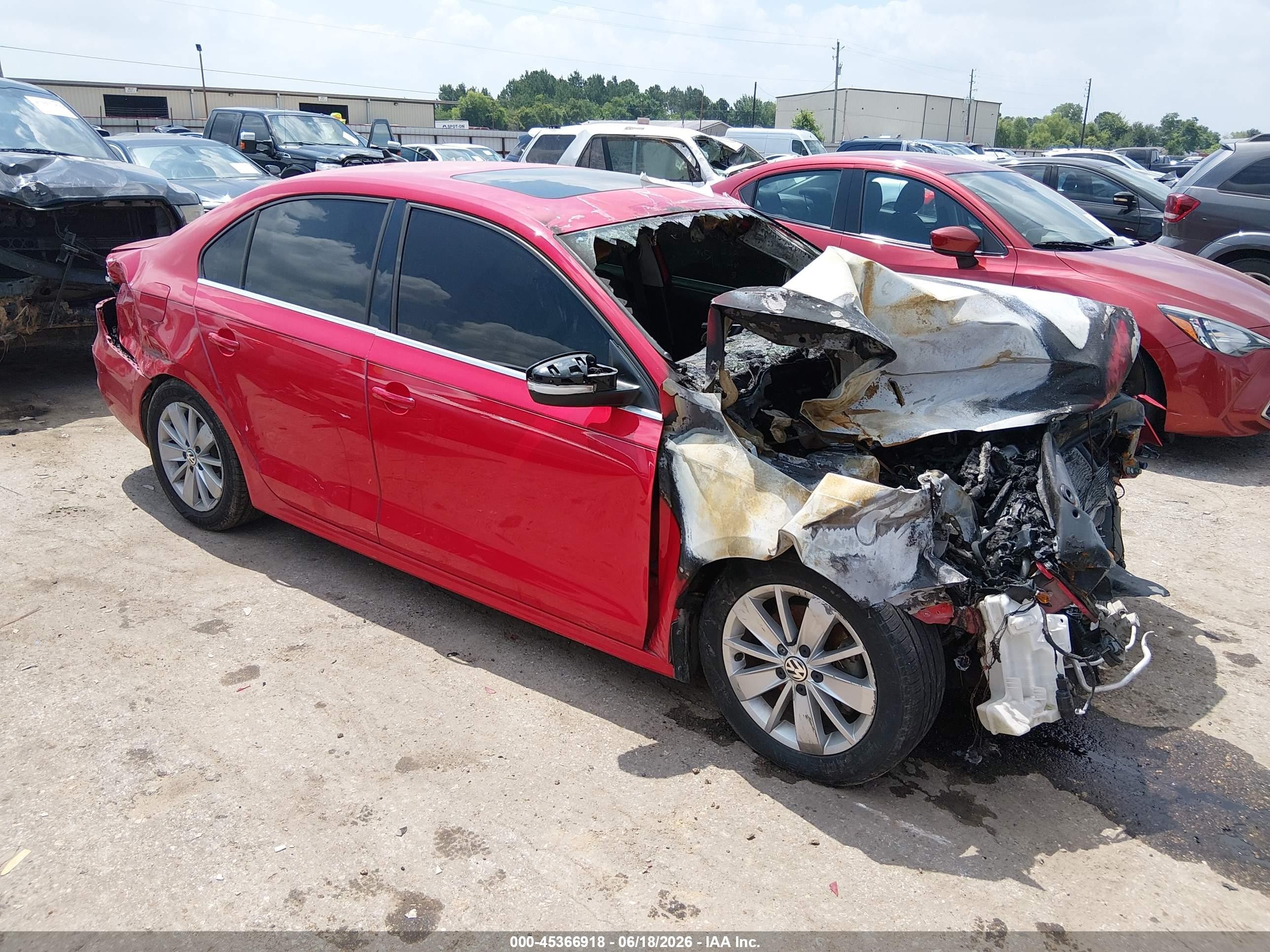 2015 Volkswagen Jetta SE, VIN 3VWD07AJ9FM286497 — Пожар в моторном отсеке