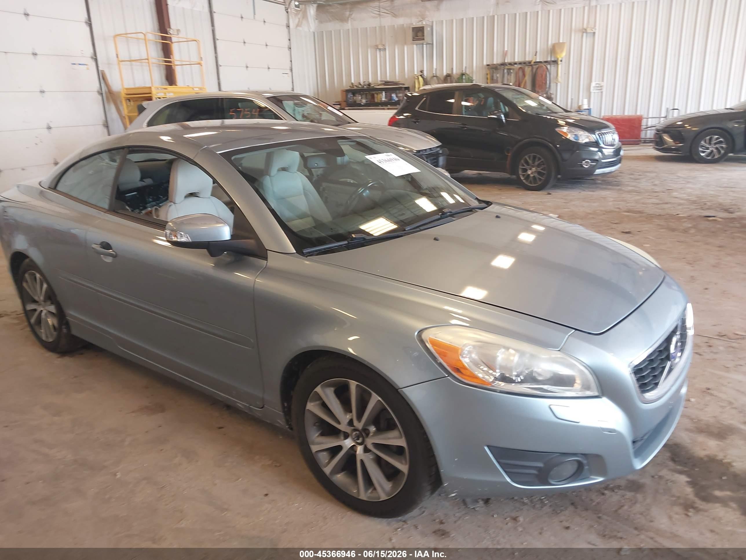 2011 Volvo C70, VIN YV1672MC6BJ109883 — Бок