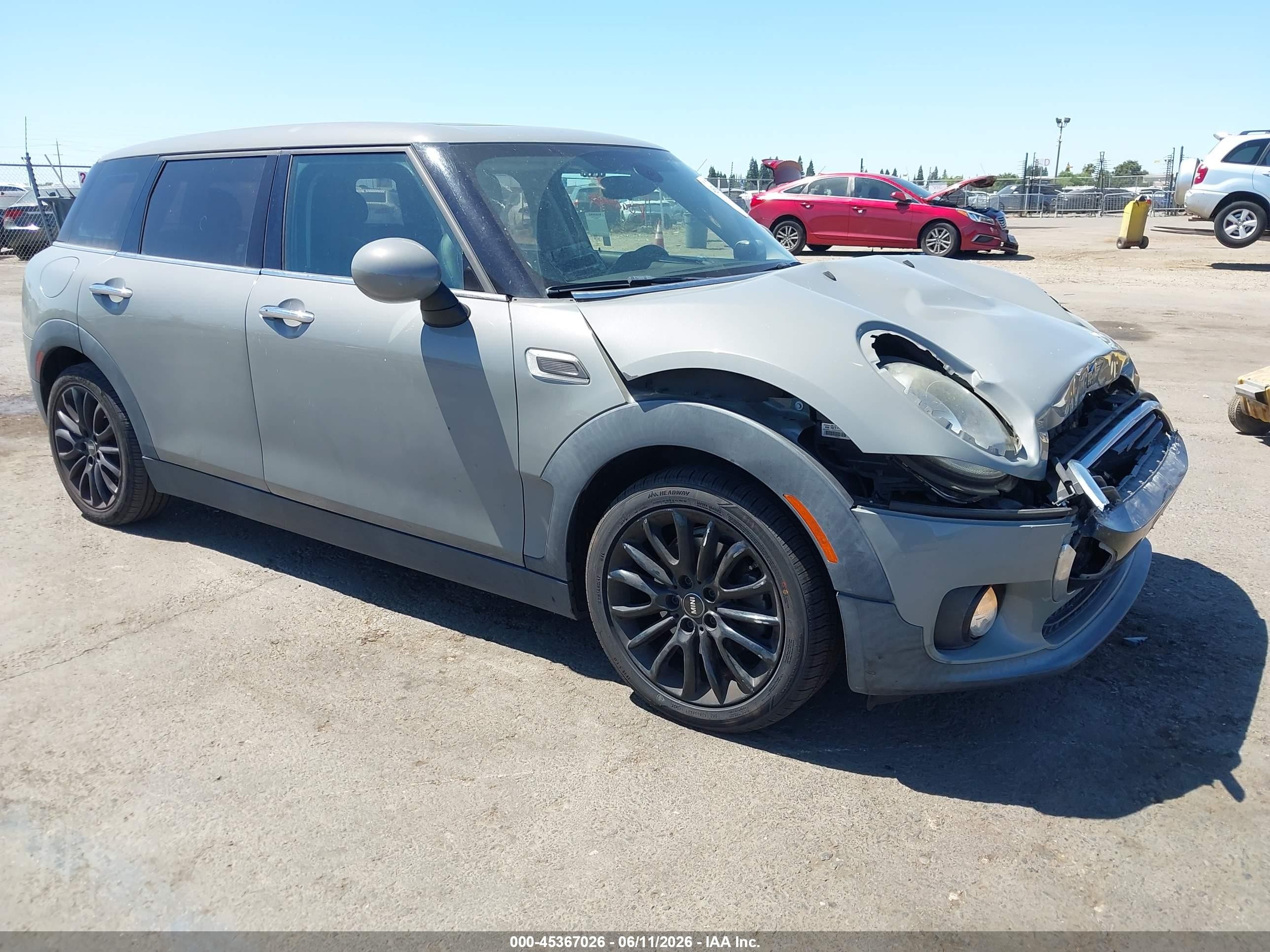 2016 MINI Clubman, VIN WMWLN5C5XG2E30152 — Front end