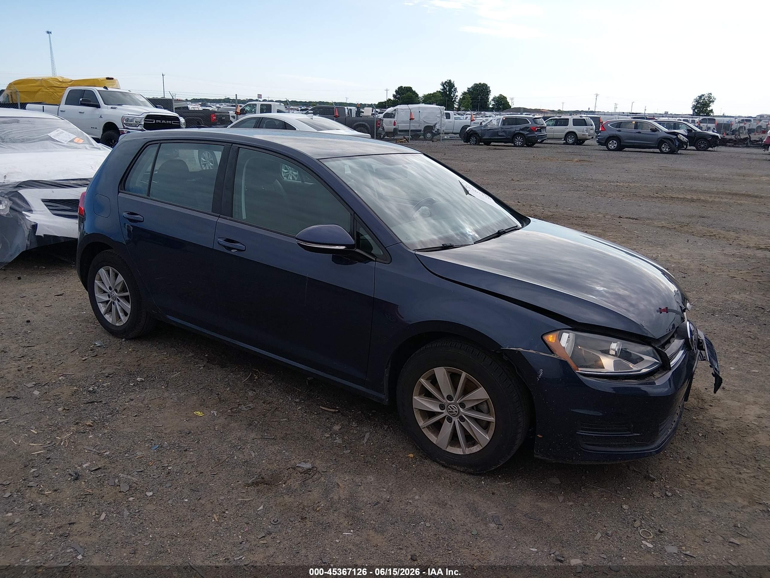 2016 Volkswagen Golf TSI S, VIN 3VW217AU4GM062117 — Front end
