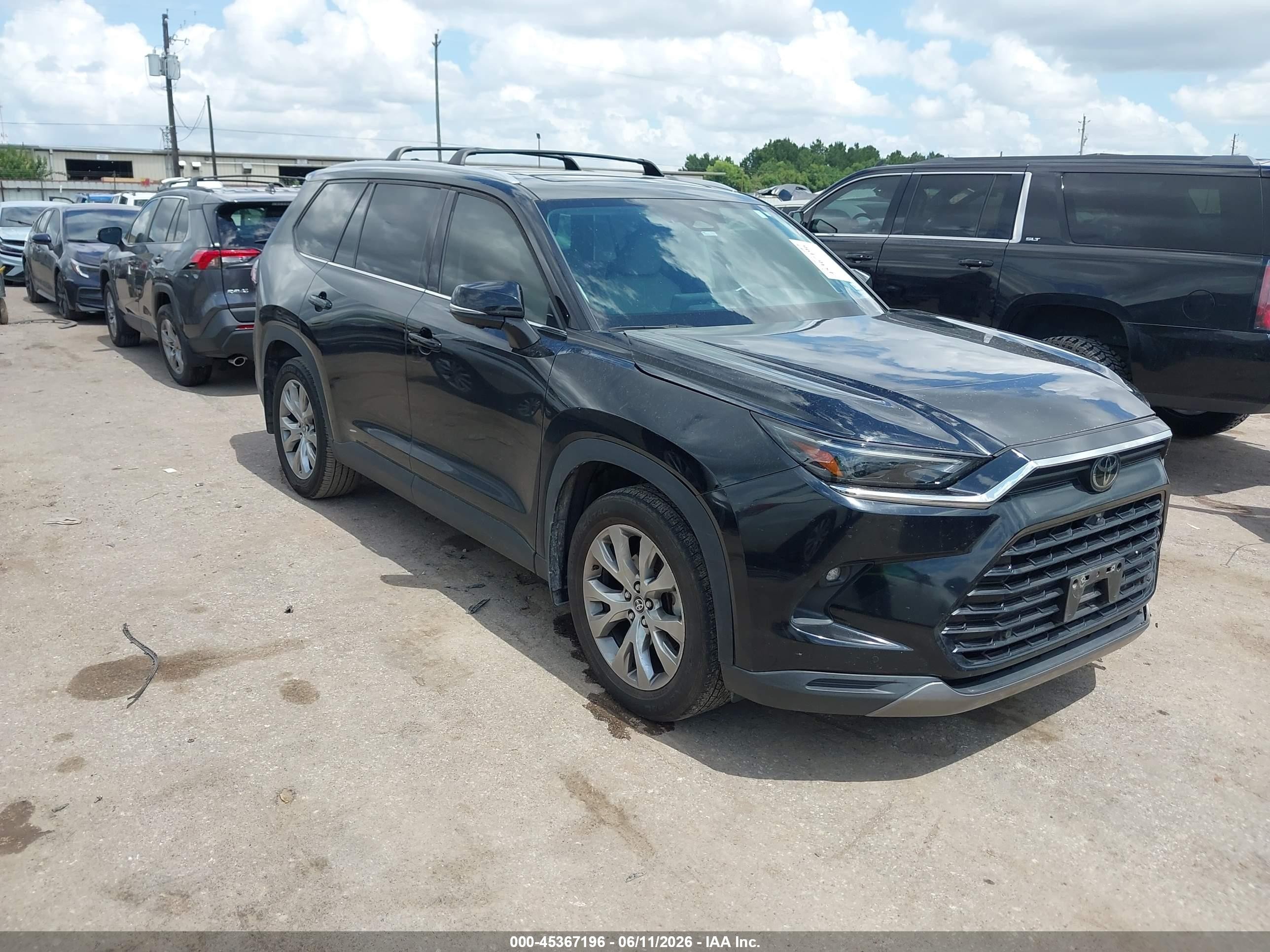 2024 Toyota Grand Highlander XLE, VIN 5TDAAAB52RS050862 — Front end