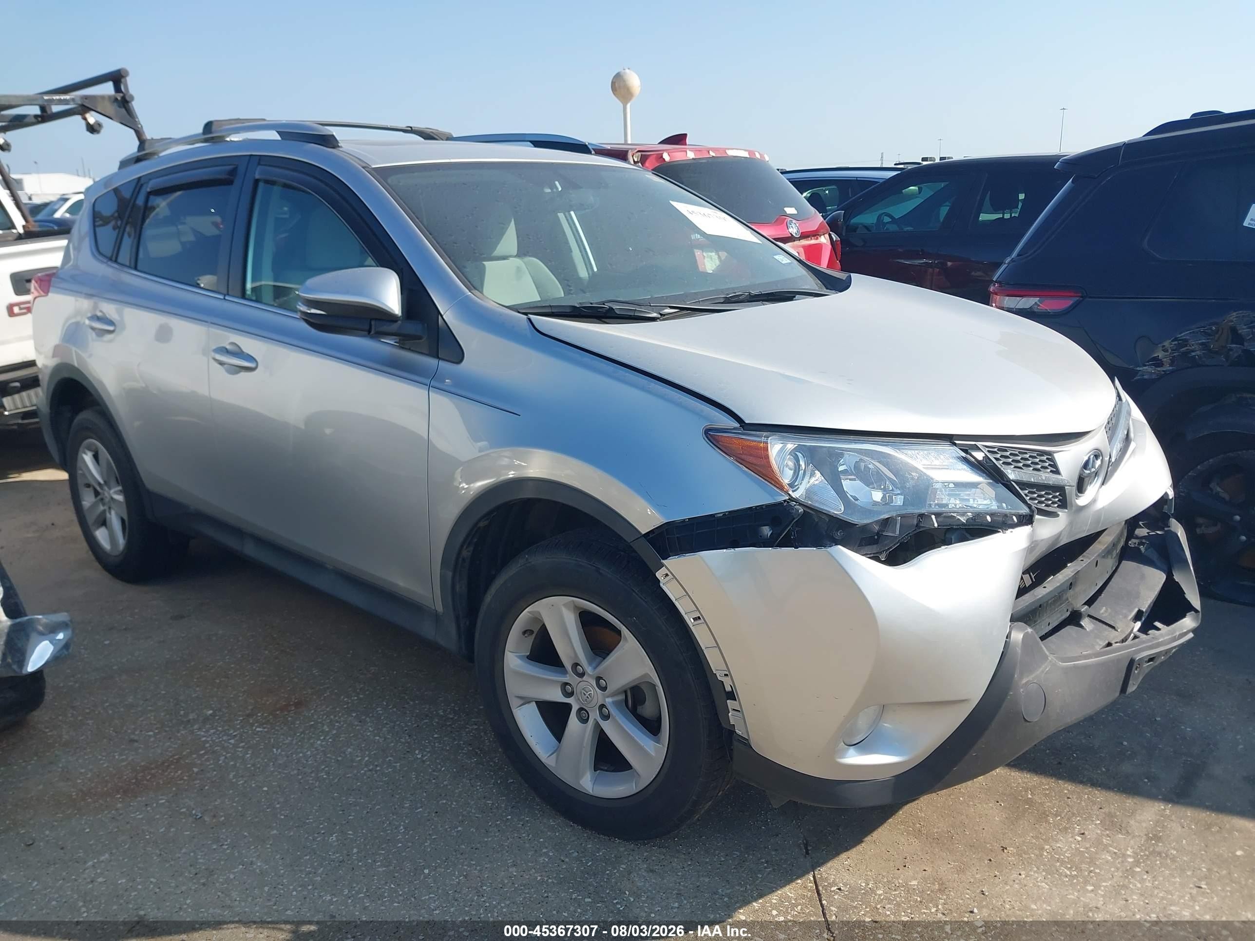 2014 Toyota RAV4 XLE, VIN 2T3WFREV8EW090485 — All over