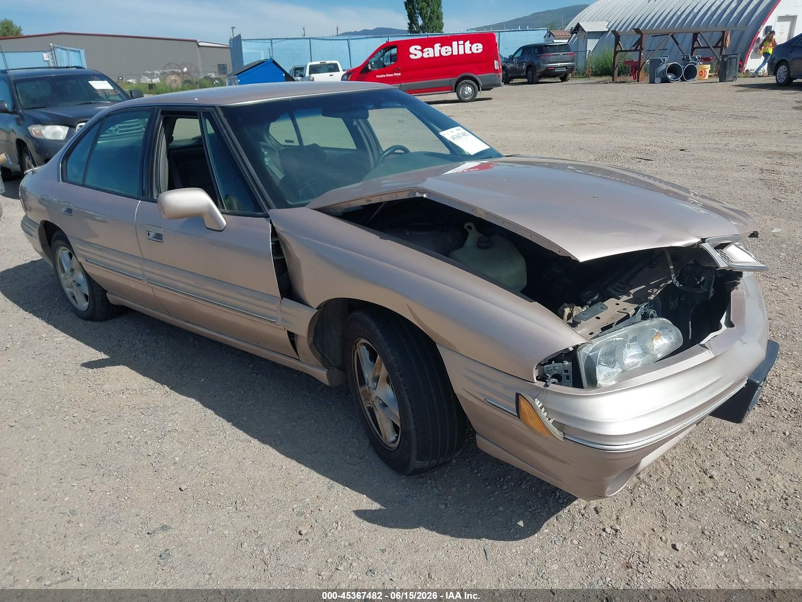 1999 Pontiac Bonneville SE, VIN 1G2HX52K2XH248843 — Front end