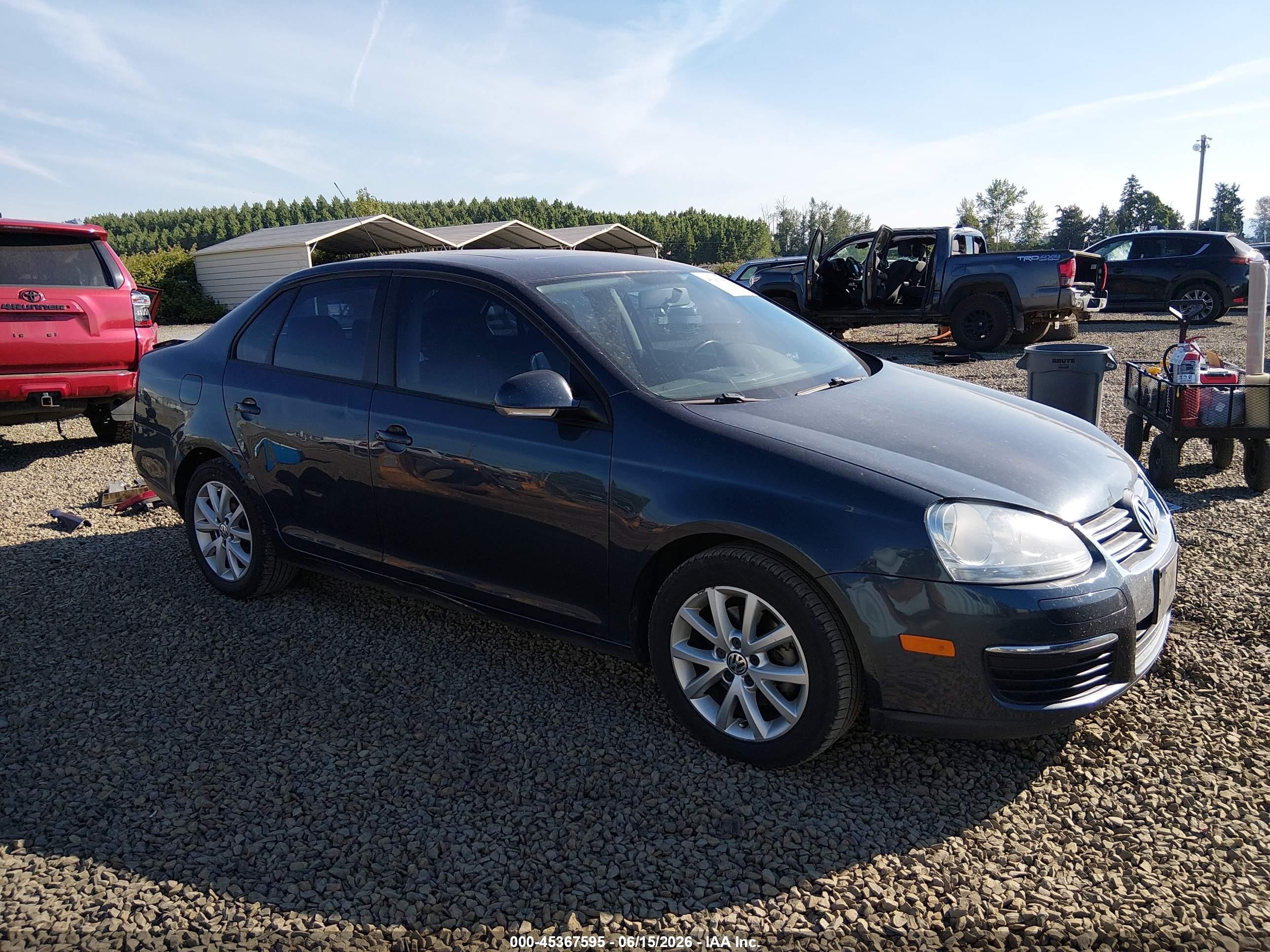 2010 Volkswagen Jetta SE, VIN 3VWRZ7AJXAM139027 — Rear end