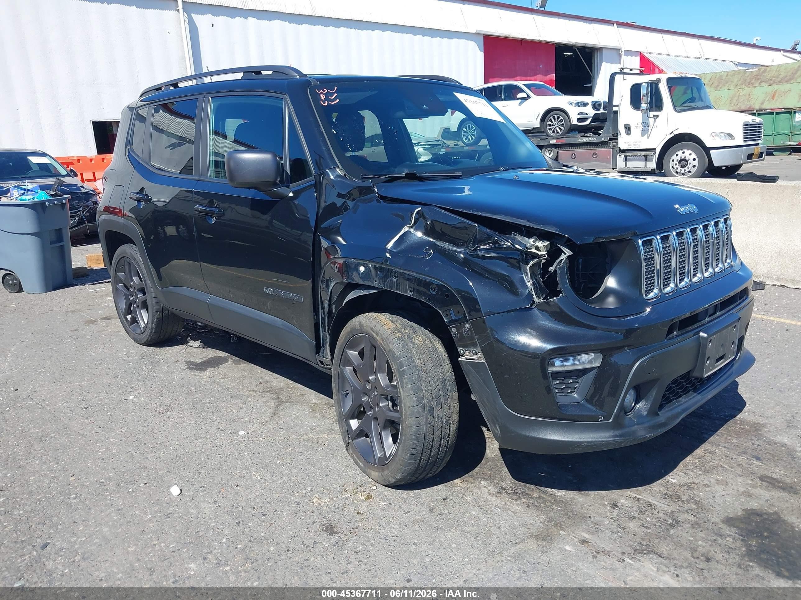 2021 Jeep Renegade Latitude, VIN ZACNJDBB7MPM77725 — Front end