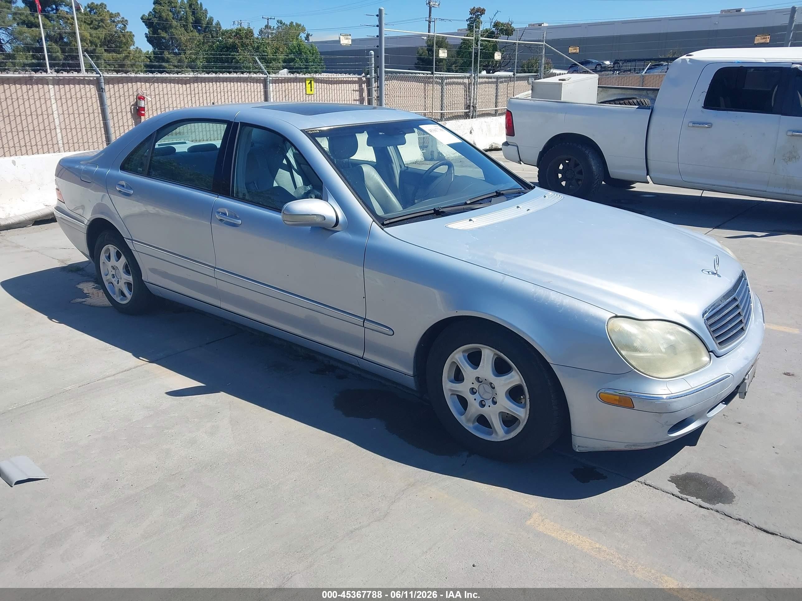 2000 Mercedes-Benz S 320/430/500, VIN WDBNG75J9YA132271 — Normal wear