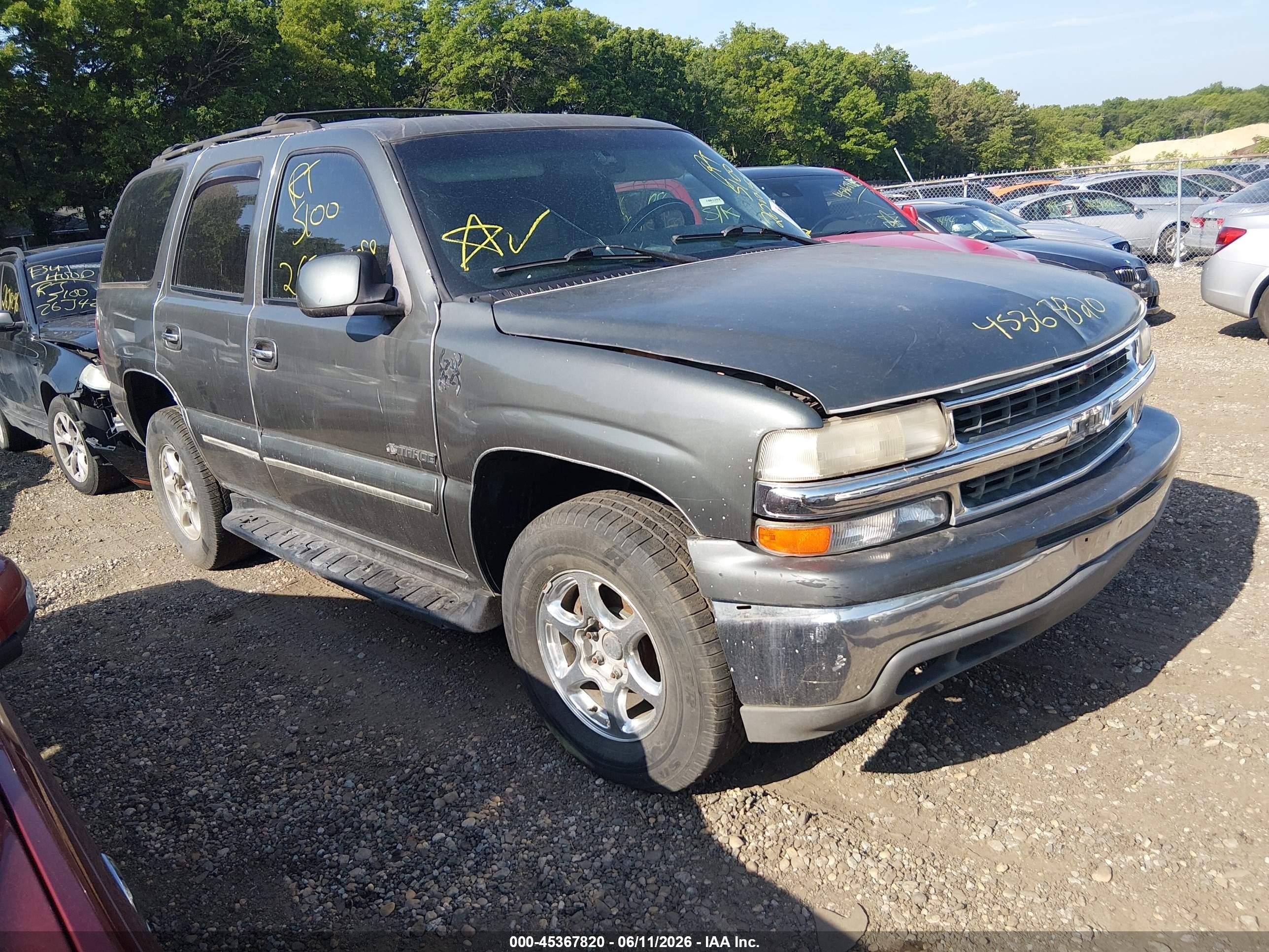 2001 Chevrolet Tahoe LT, VIN 1GNEK13T61R171593 — Front end