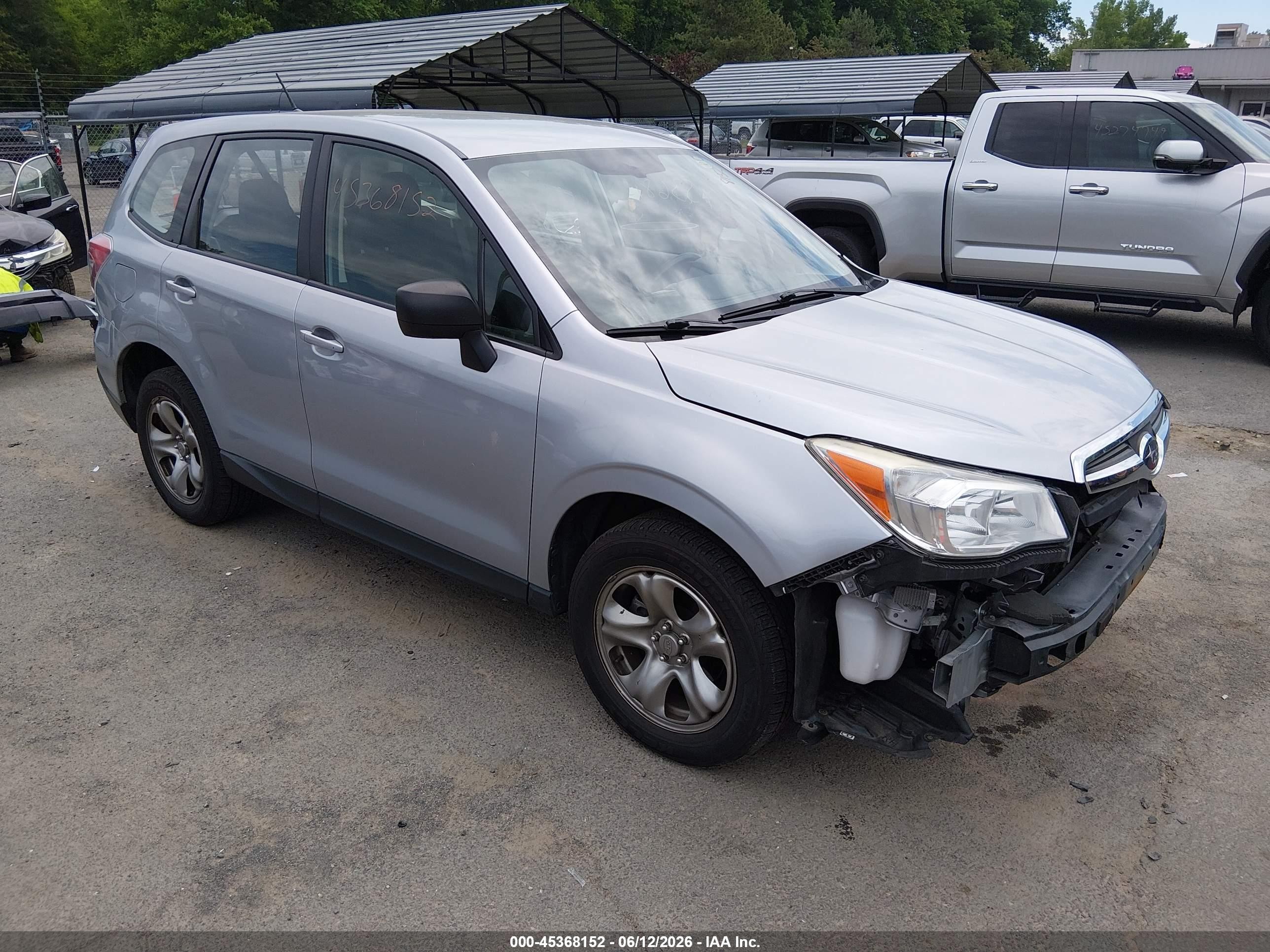 2014 Subaru Forester 2.5i, VIN JF2SJAAC5EH528132 — Front end
