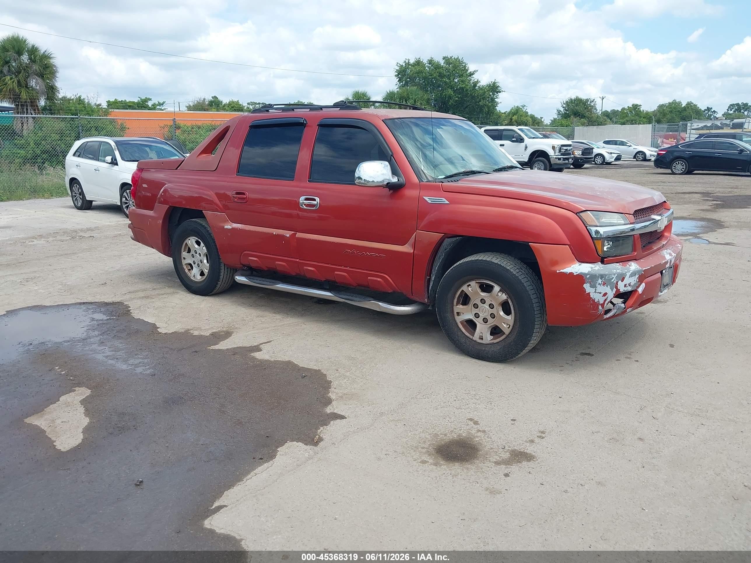 2002 Chevrolet Avalanche, VIN 3GNEK13T42G243828 — Перед