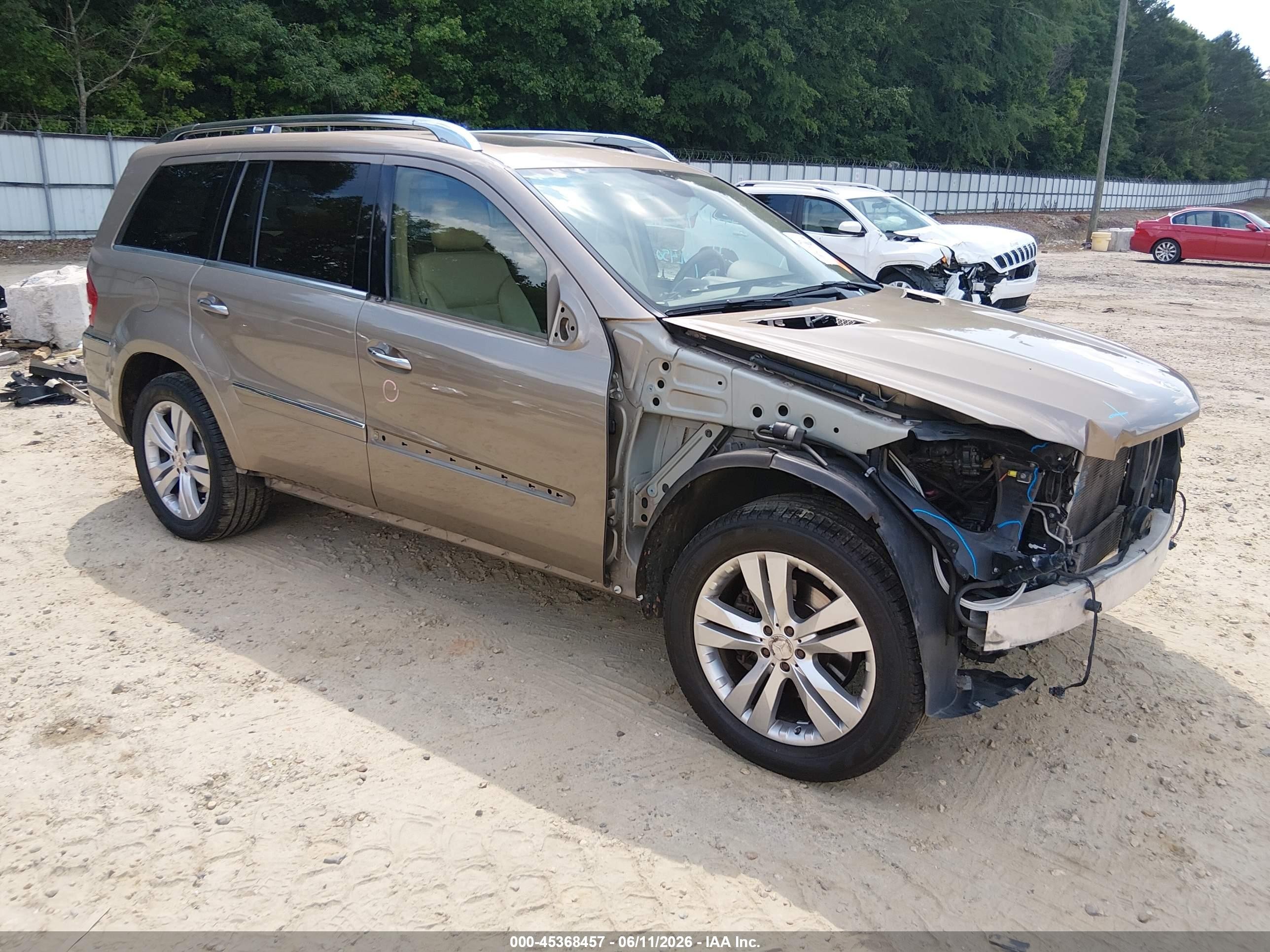 2010 Mercedes-Benz GL 450, VIN 4JGBF7BE1AA597319 — Front end