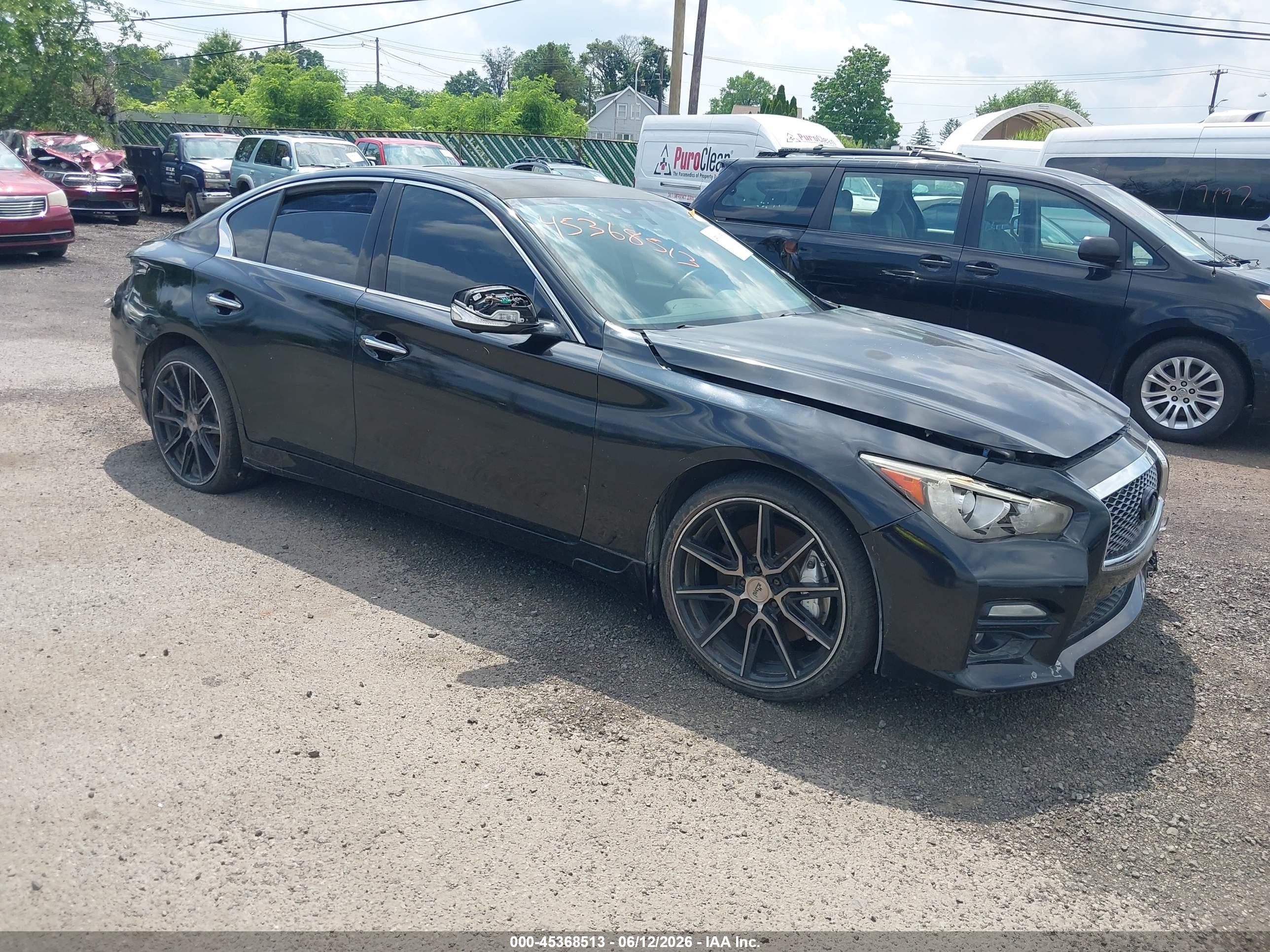 2014 Infiniti Q50 Sport, VIN JN1BV7AR0EM697513 — Vandalism