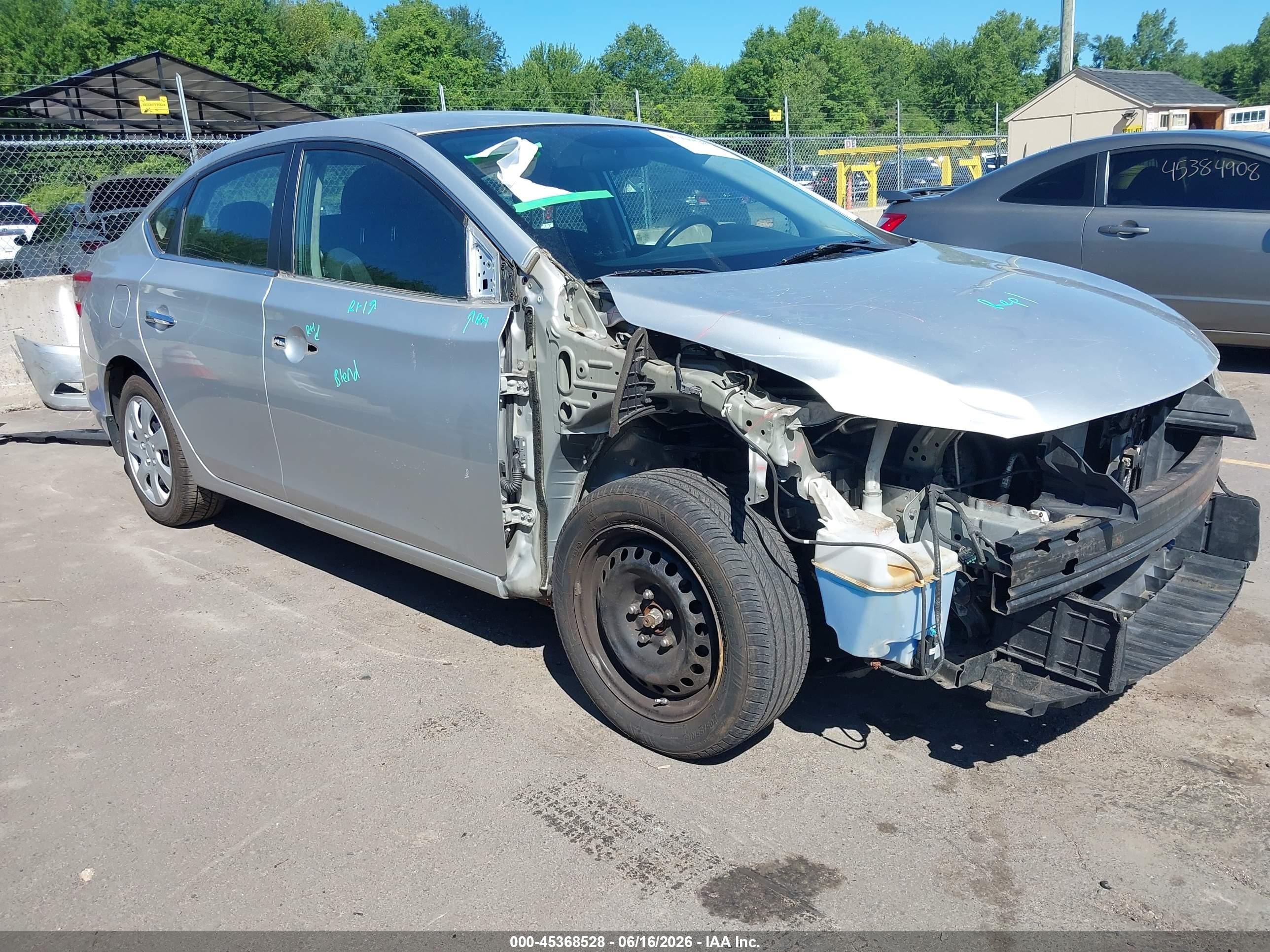 2015 Nissan Sentra S, VIN 3N1AB7AP7FY247066 — Front end
