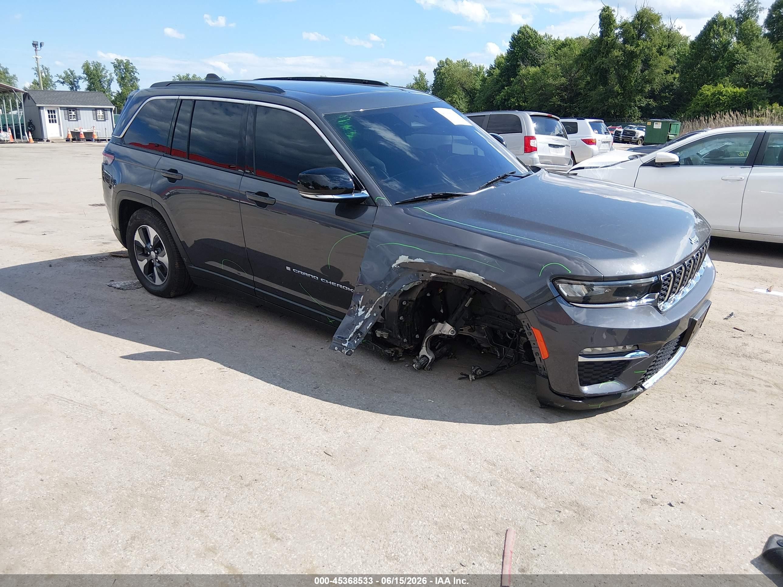 2024 Jeep Grand Cherokee, VIN 1C4RJYB69RC158756 — Front end