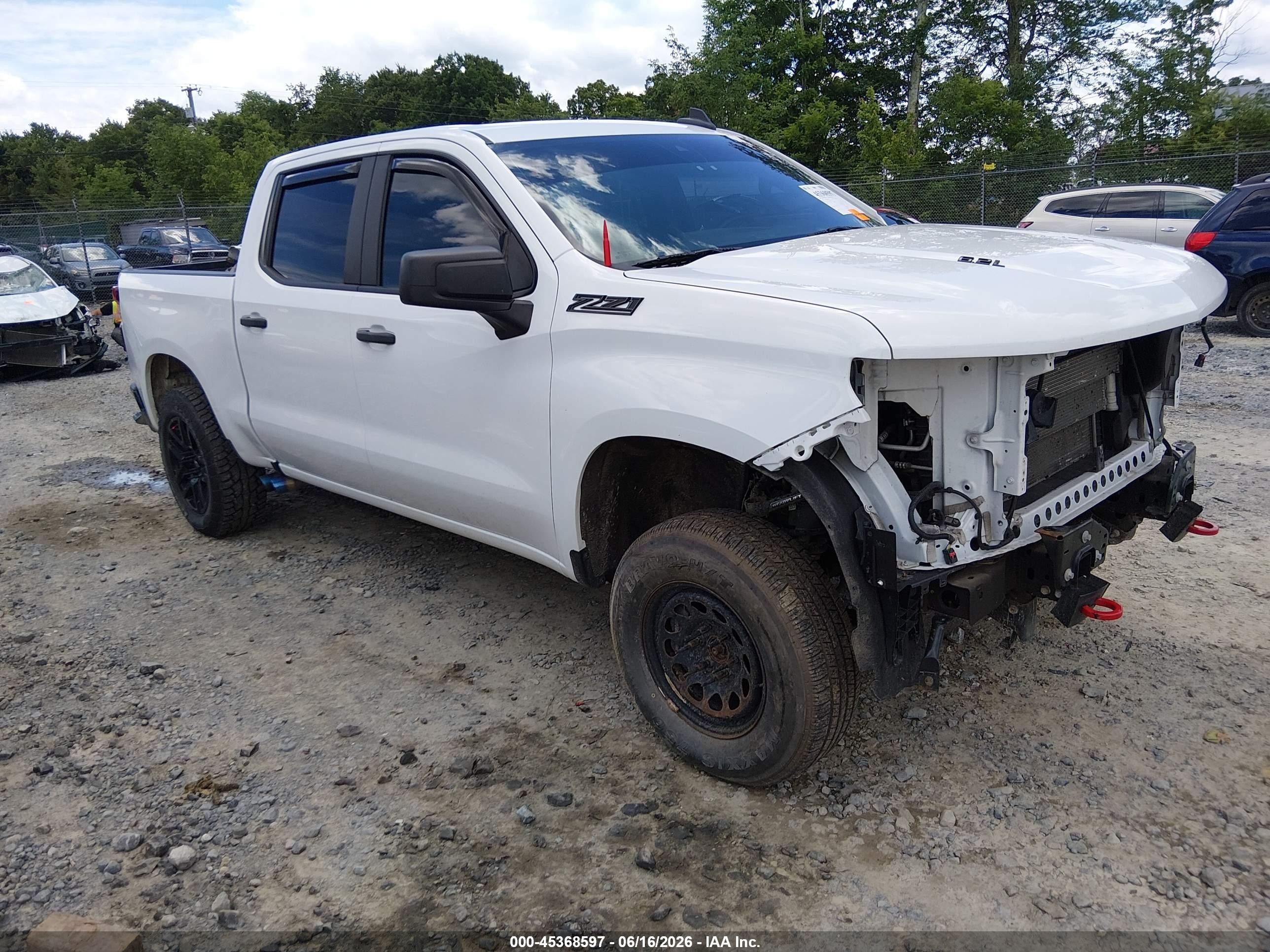 2022 Chevrolet Silverado 1500 Custom Trail Boss, VIN 3GCPYCELXNG200124 — Front end