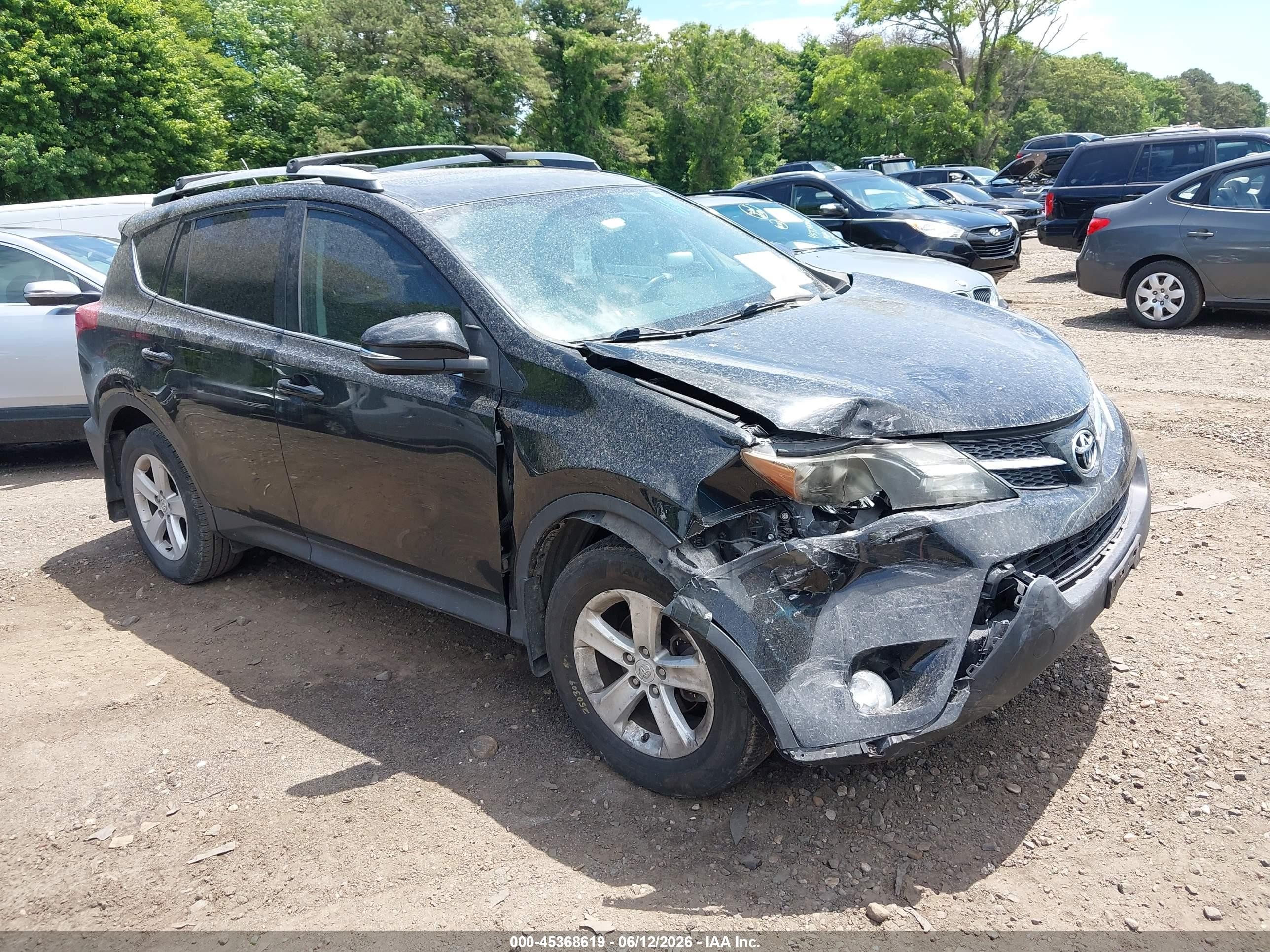 2014 Toyota RAV4 XLE, VIN 2T3RFREV4EW188653 — Front end