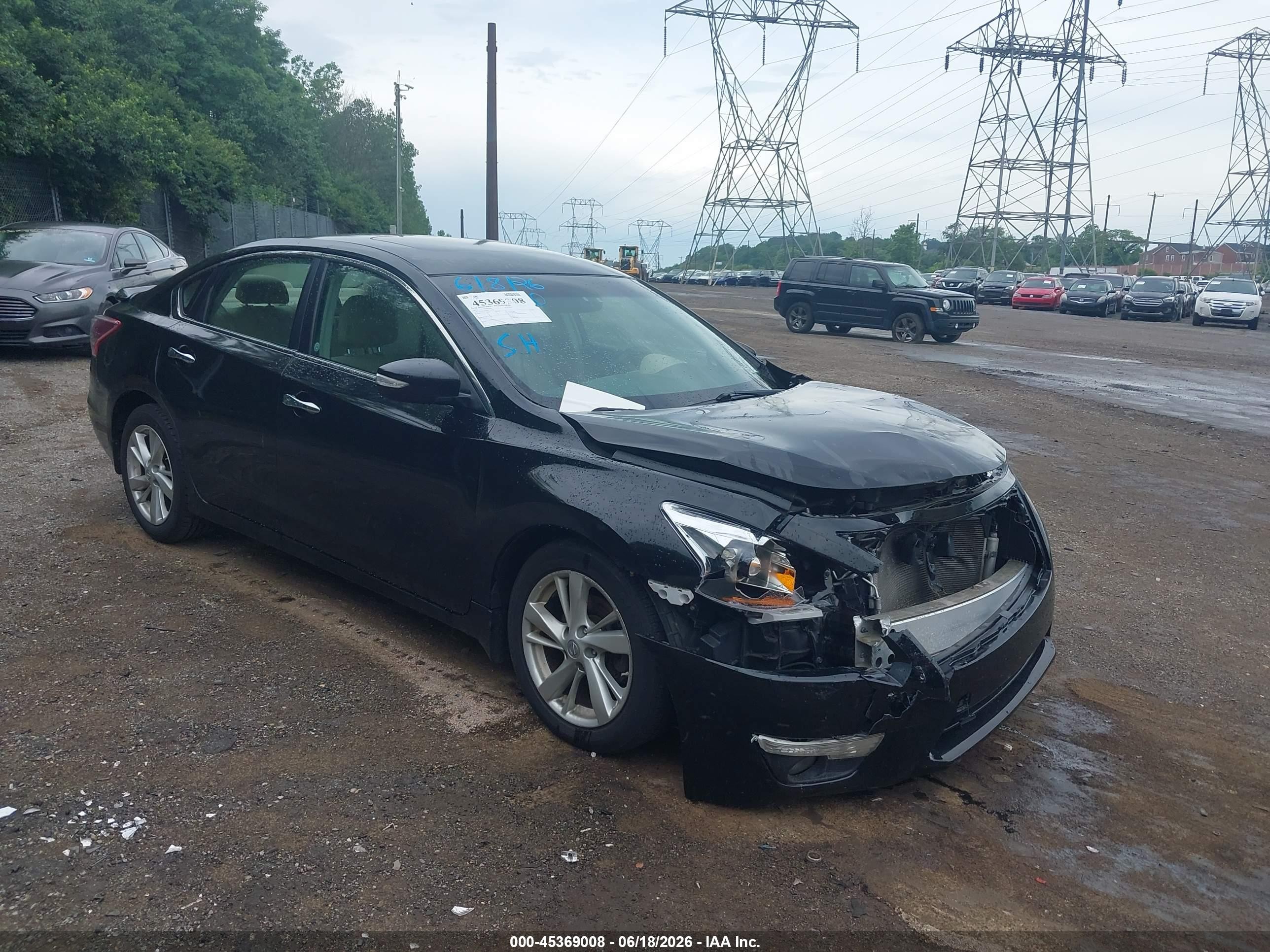 2013 Nissan Altima SV, VIN 1N4AL3AP8DC146665 — Front end