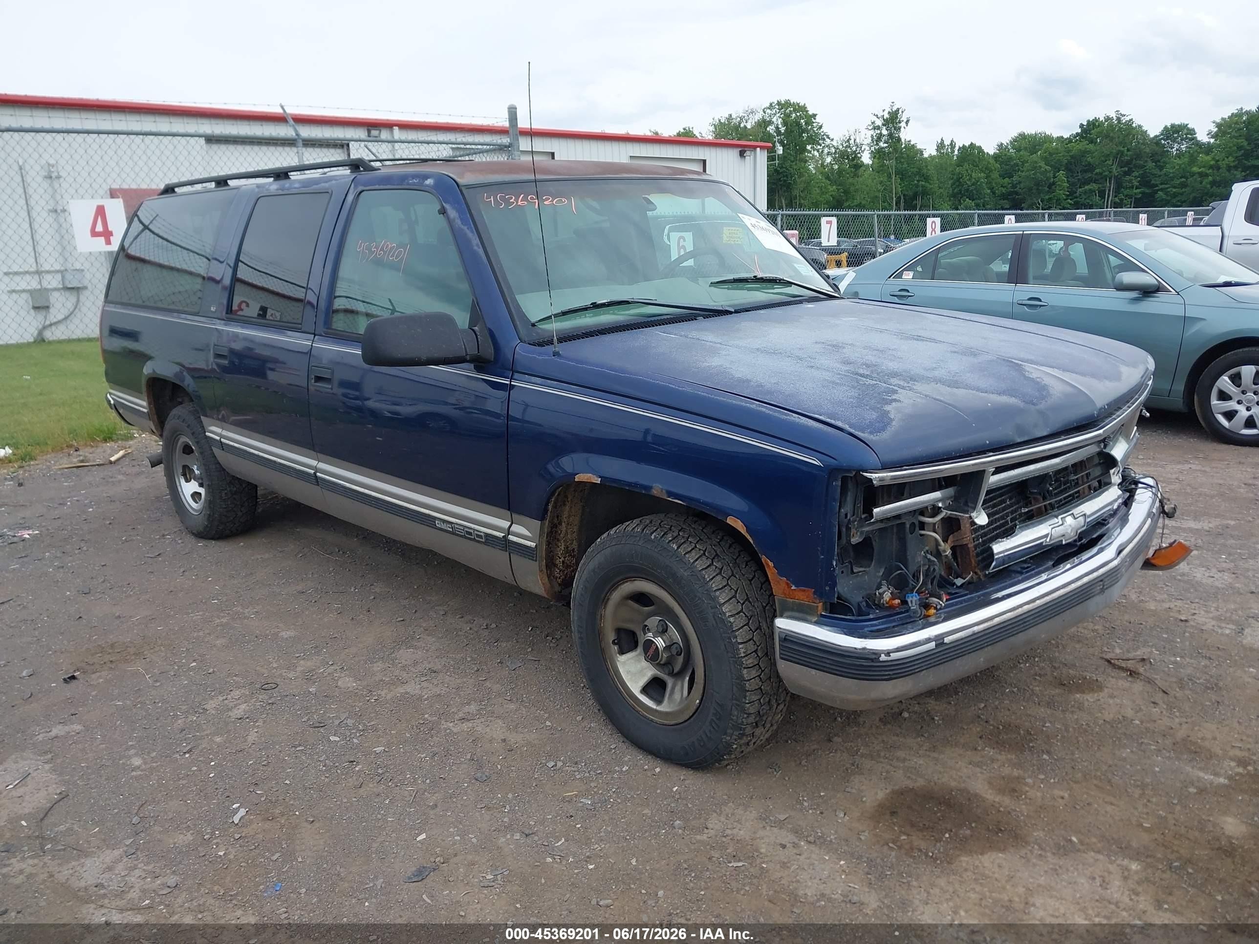 1999 GMC Suburban, VIN 1GKEC16R0XJ739032 — All over