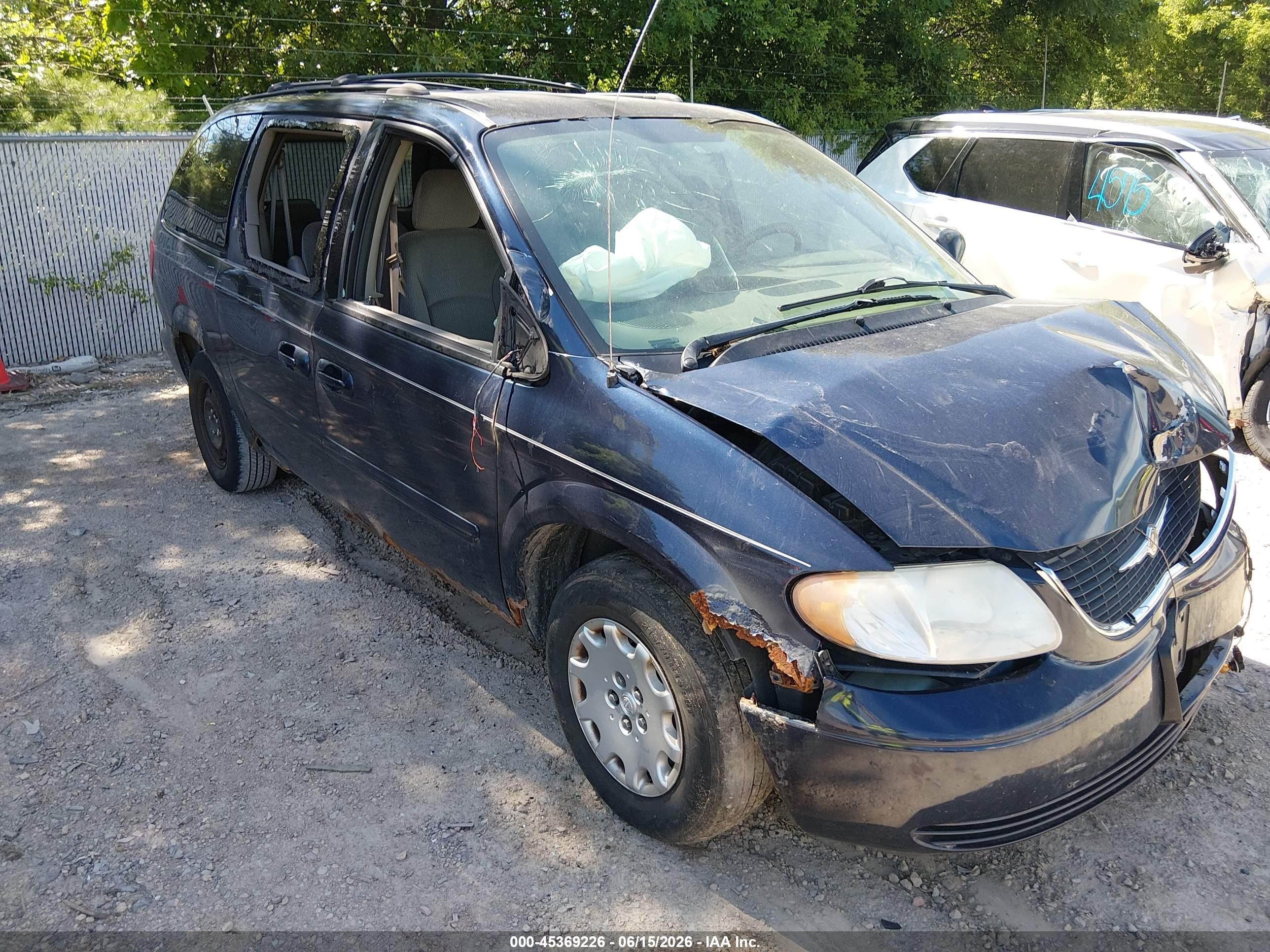 2004 Chrysler Town & Country LX, VIN 2C4GP44R24R561001 — Front end