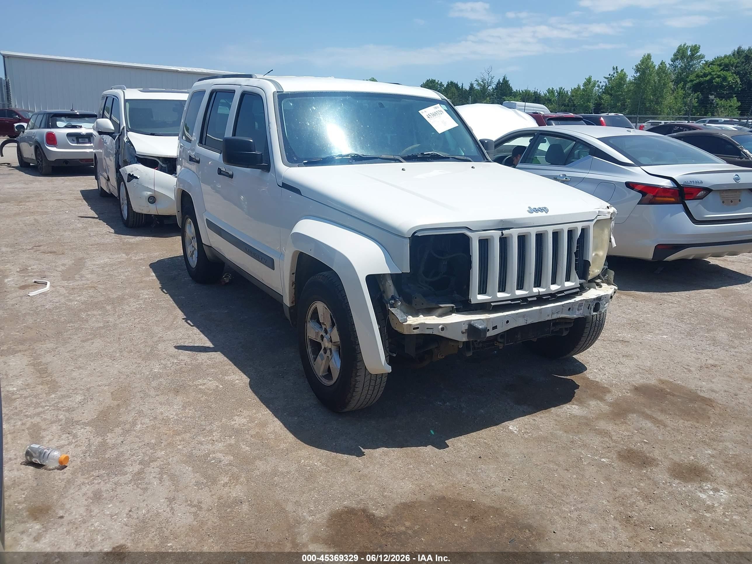 2009 Jeep Liberty Sport, VIN 1J8GP28K49W526761 — Front end