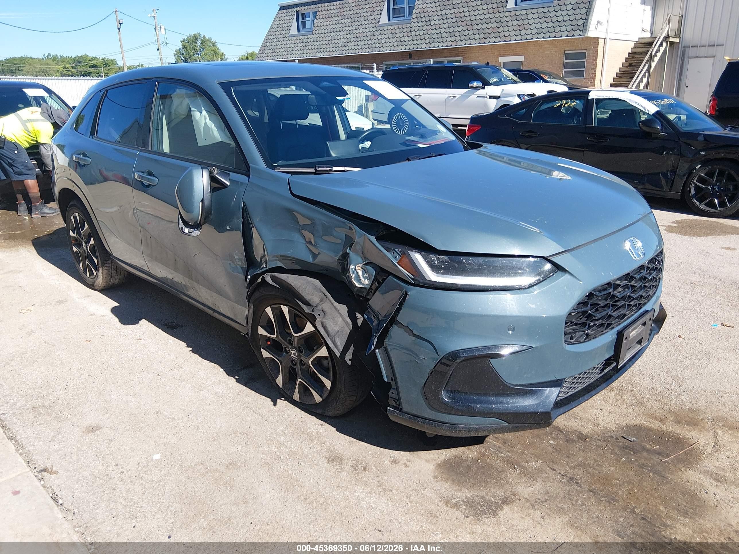 2026 Honda HR-V EX-L, VIN 3CZRZ2H76TM719680 — Перед
