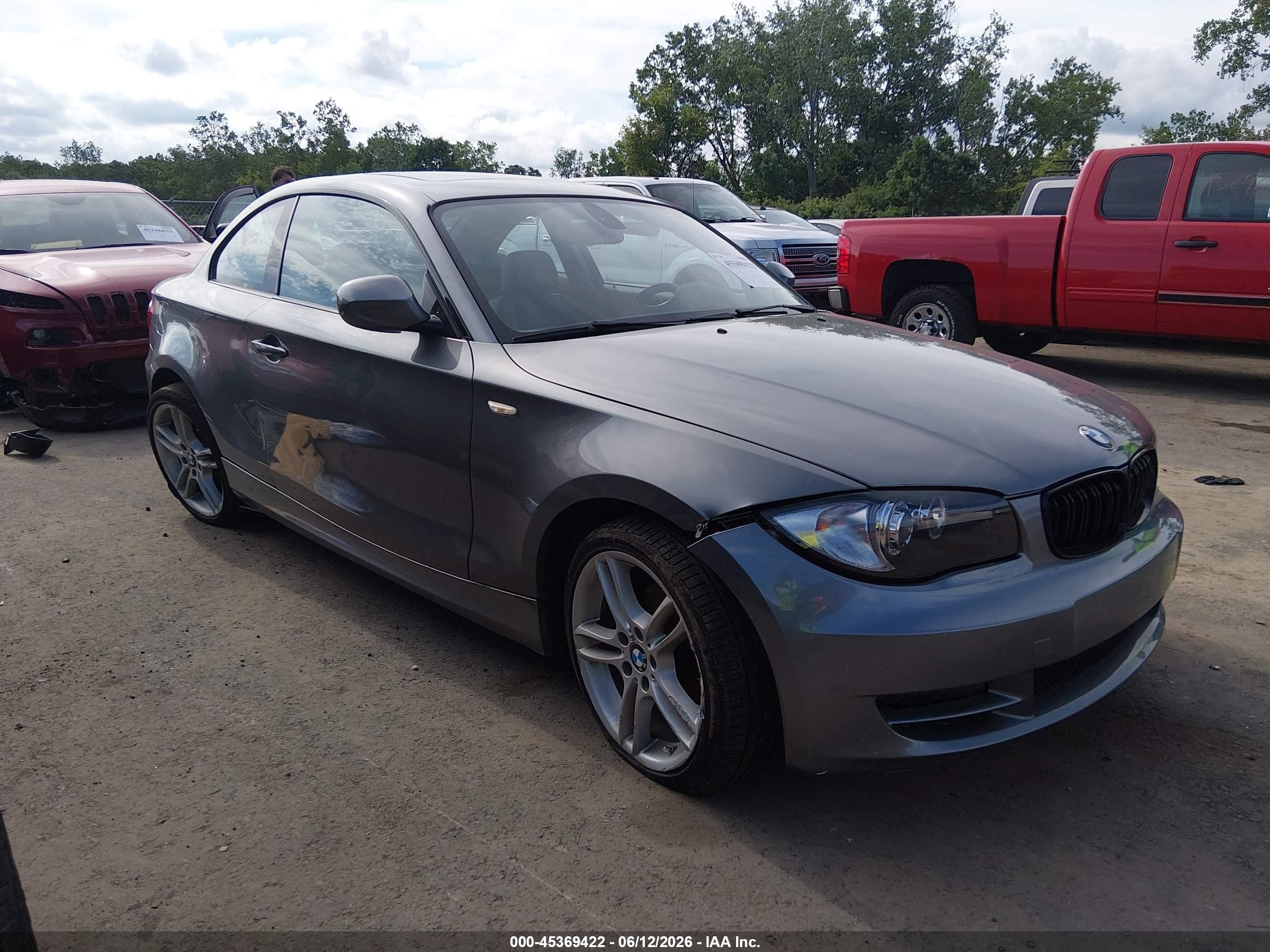 2011 BMW 1 Series 128i, VIN WBAUP7C5XBVP21152 — Front end