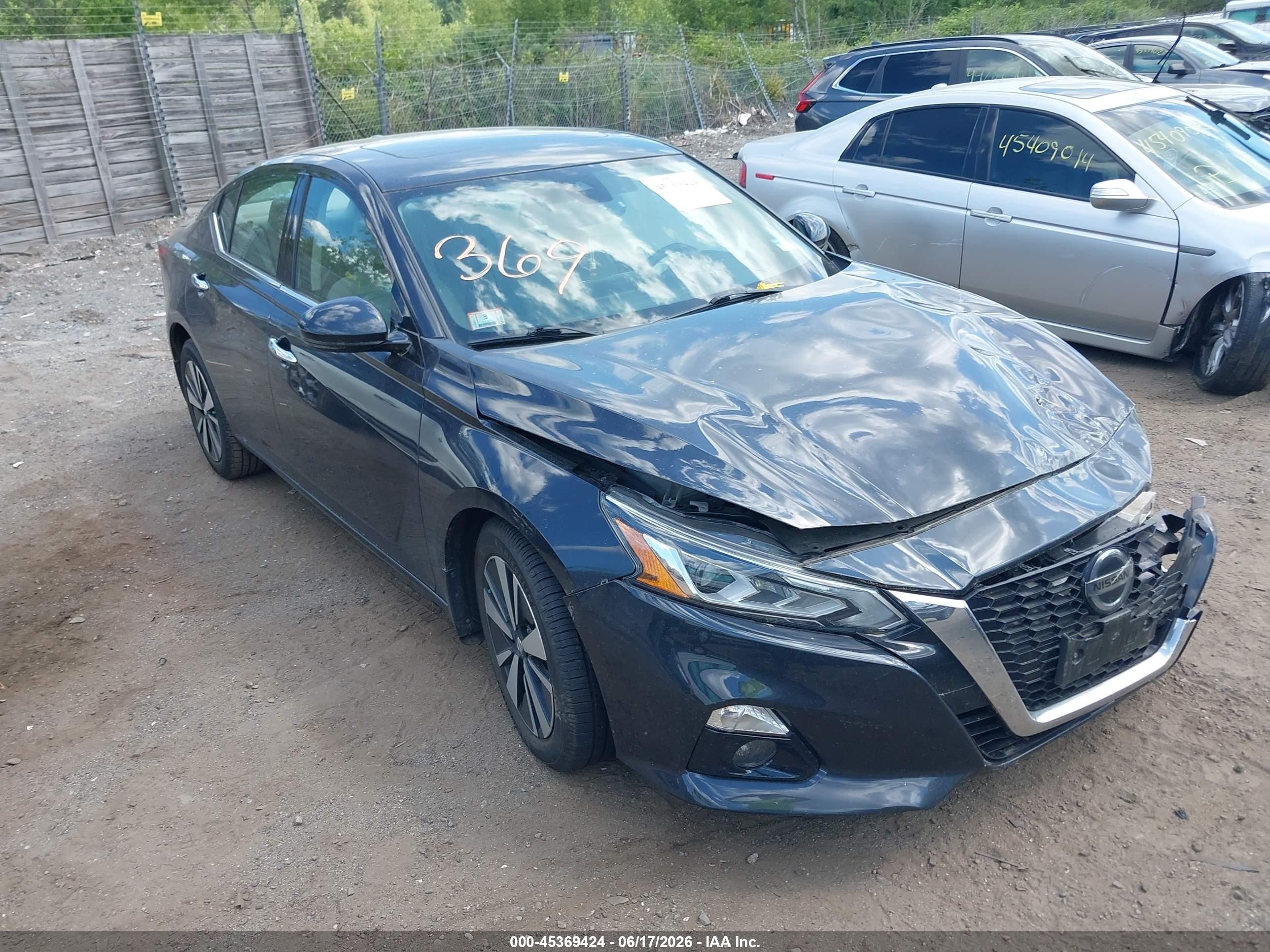 2019 Nissan Altima SL, VIN 1N4BL4EW3KC181932 — Front end