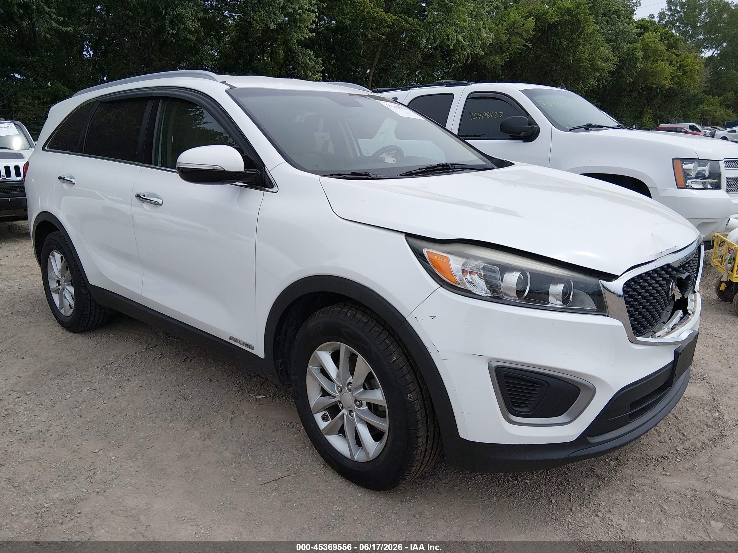 2016 Kia Sorento LX, VIN 5XYPGDA56GG113127 — Front end