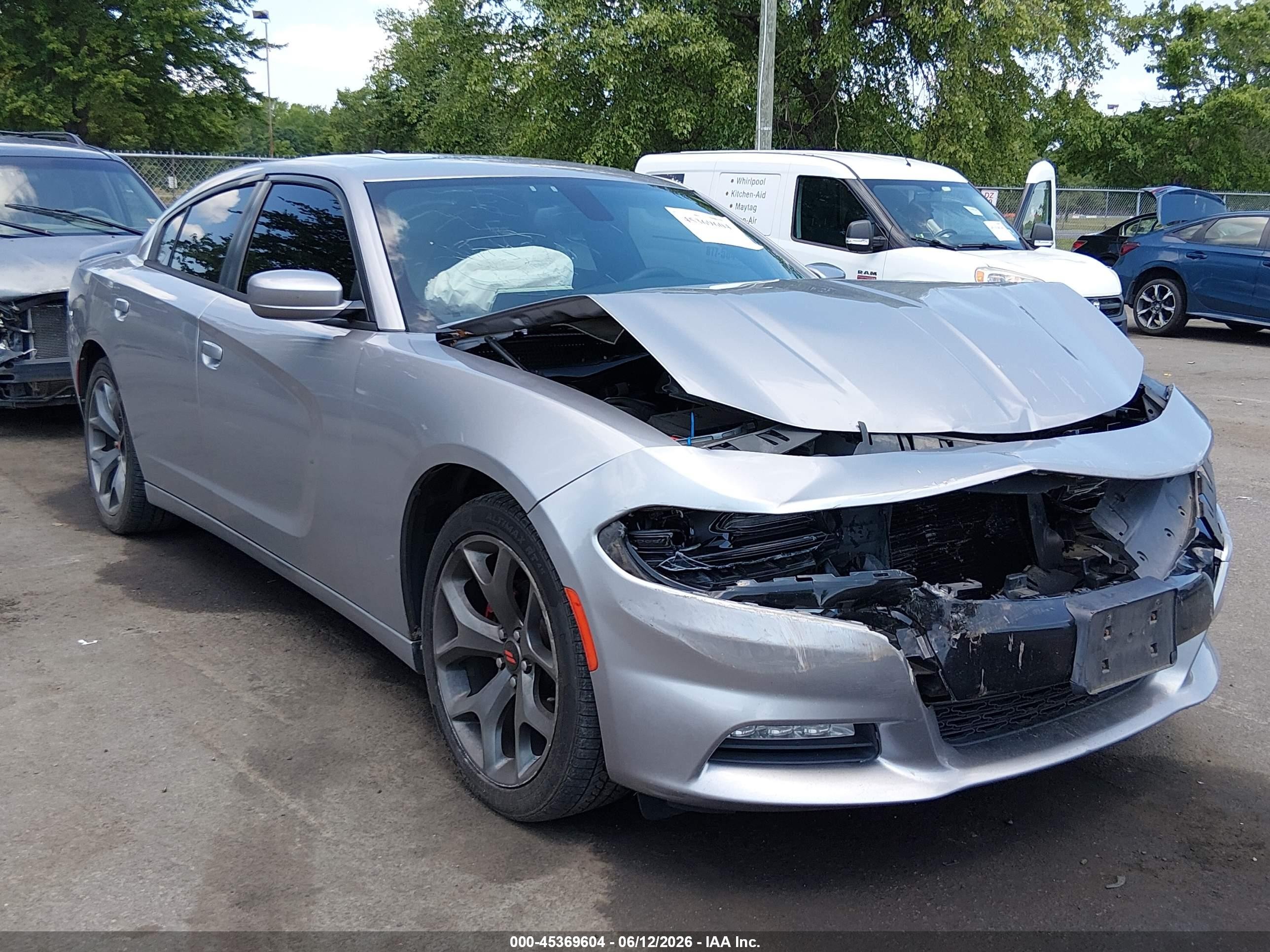 2015 Dodge Charger SXT, VIN 2C3CDXHG6FH863227 — Front end