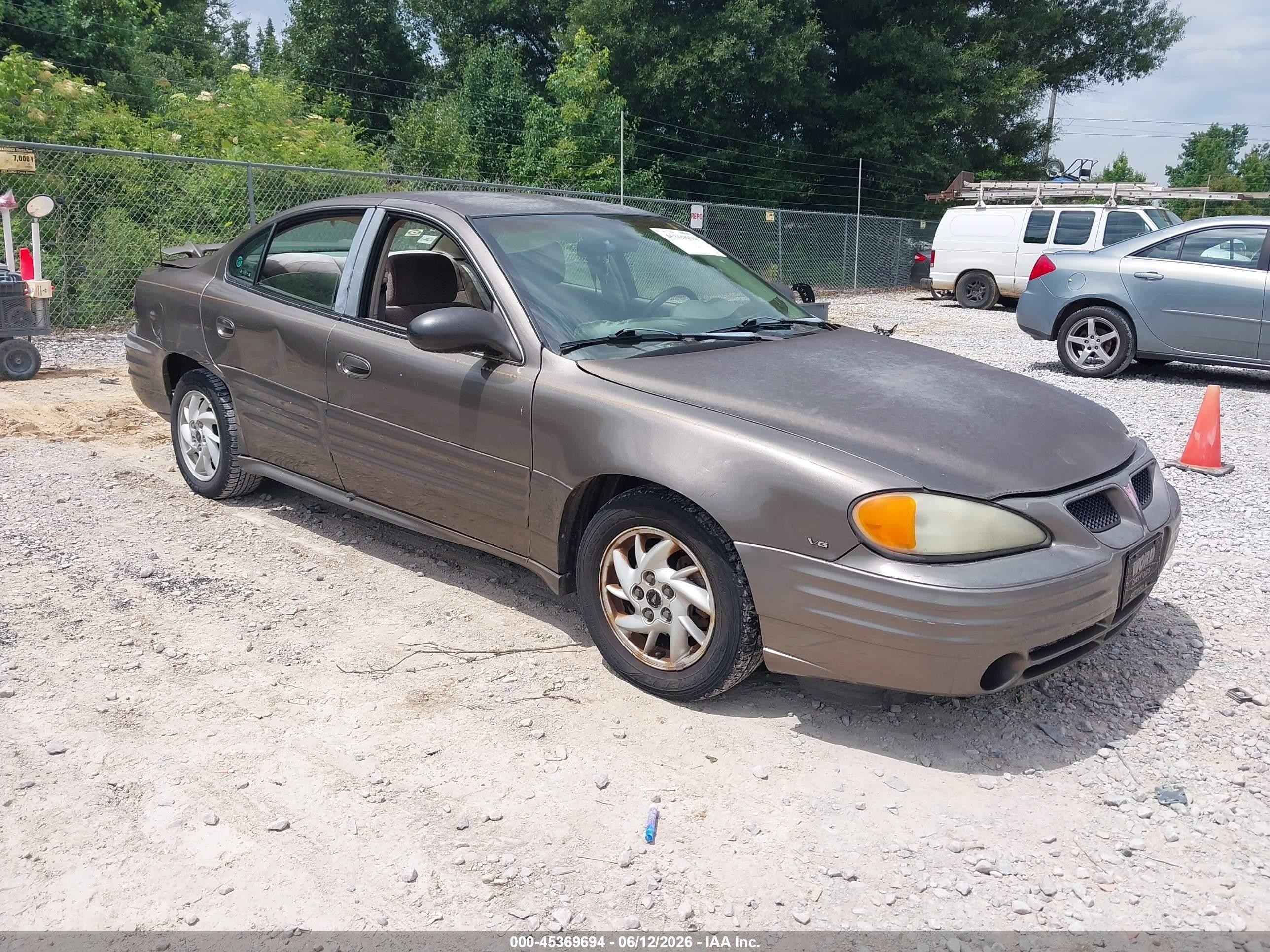 2002 Pontiac Grand Am SE1, VIN 1G2NF52E92M634370 — Front end