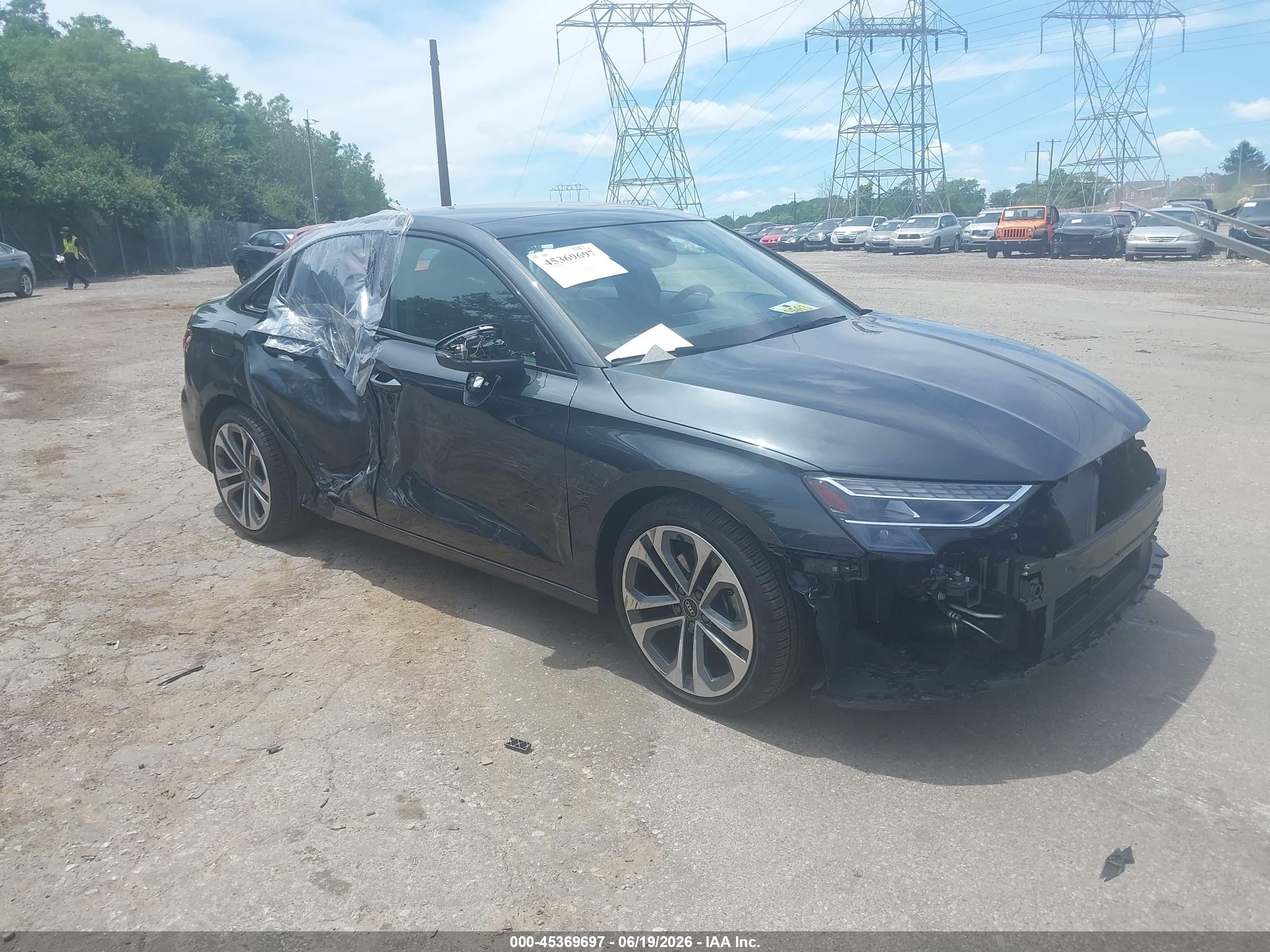 2025 Audi A3 Premium, VIN WAUGUDGY7SA126405 — Бок