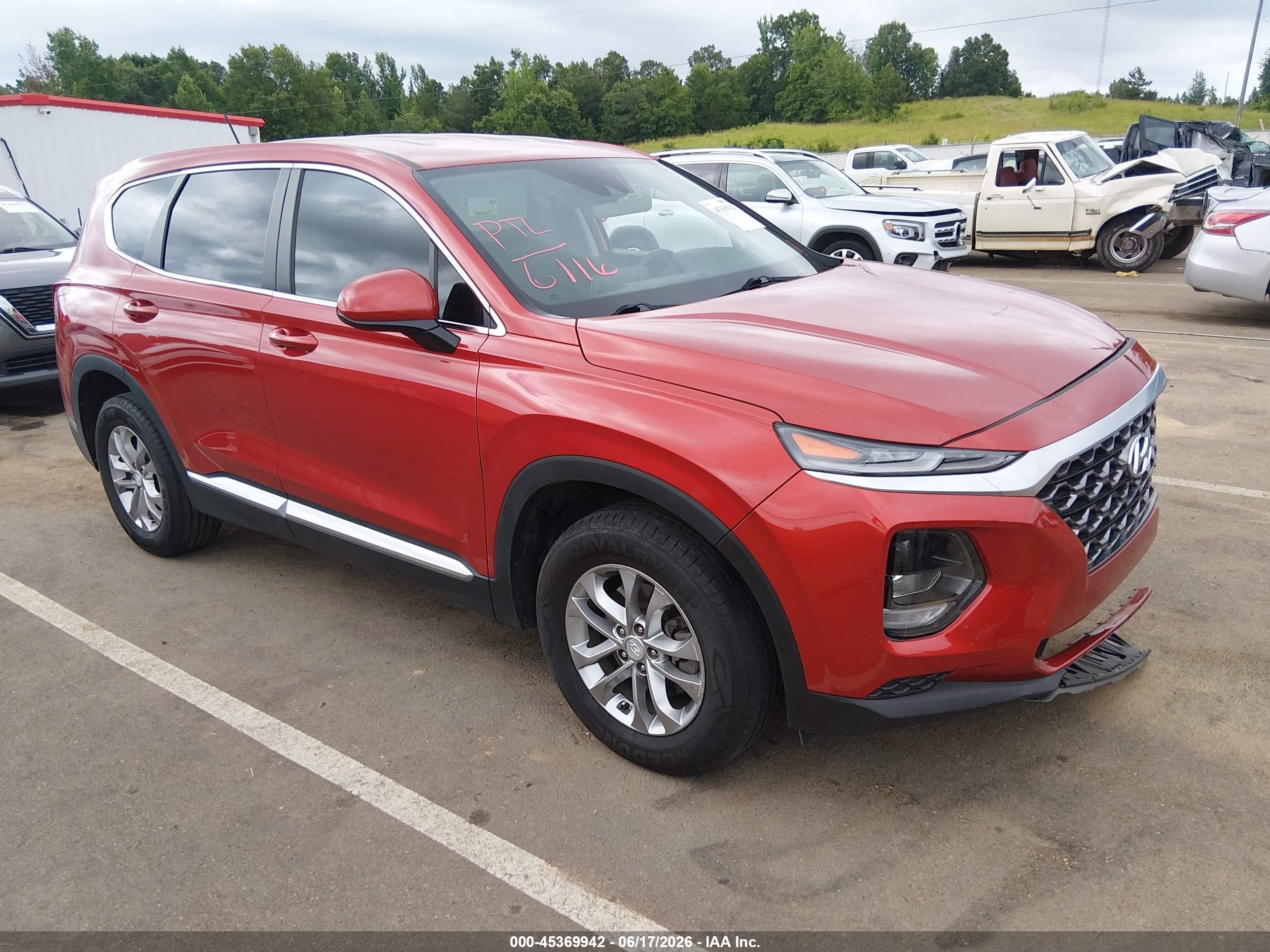 2020 Hyundai Santa Fe SE, VIN 5NMS23AD6LH255875 — Front end