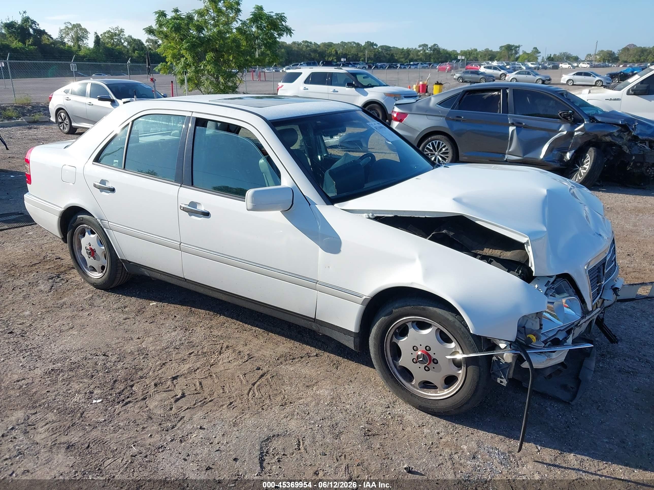 1997 Mercedes-Benz C, VIN WDBHA28E9VA510567 — Front end