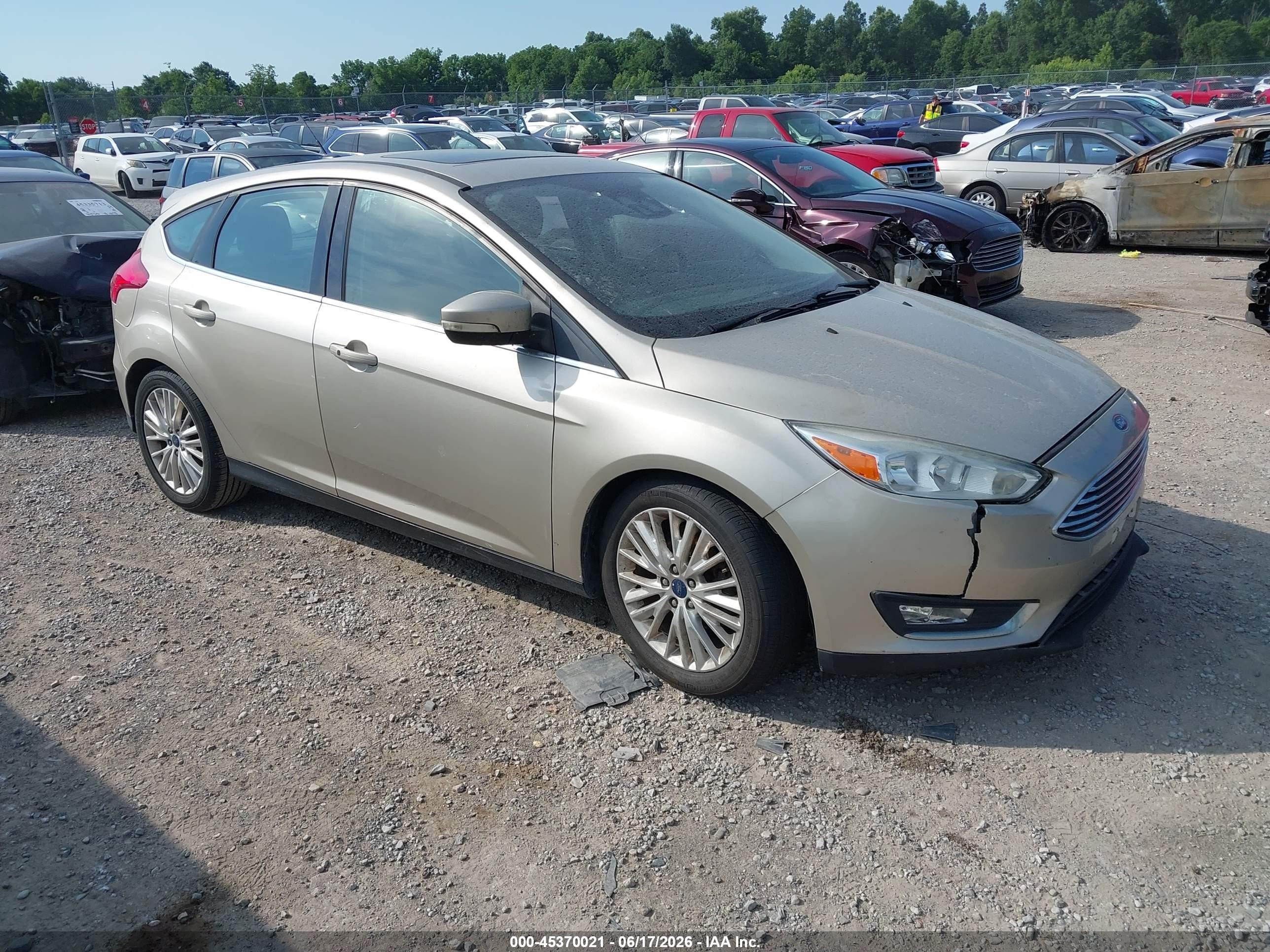 2018 Ford Focus Titanium, VIN 1FADP3N27JL285990 — Перед