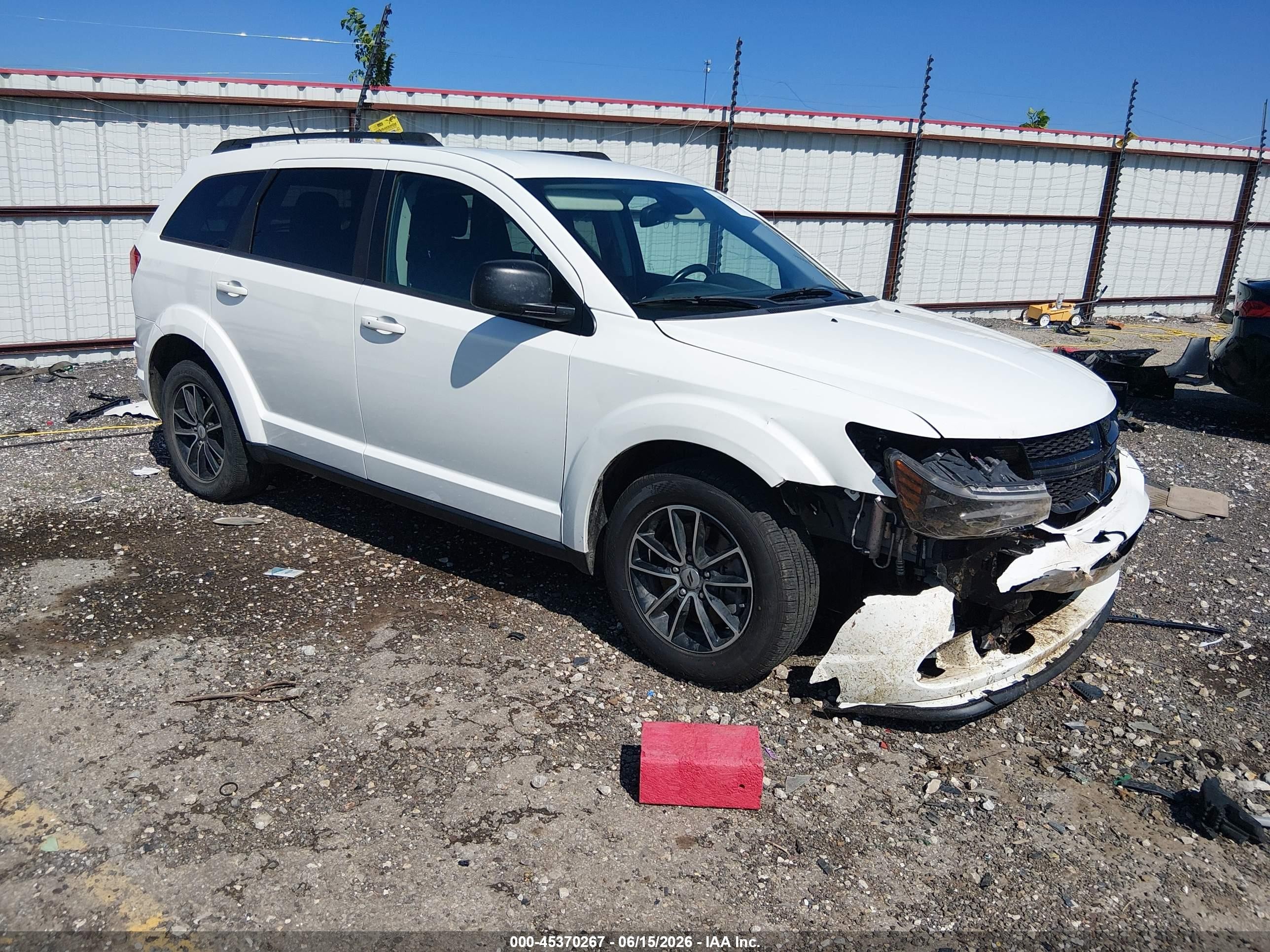 2018 Dodge Journey SE, VIN 3C4PDCAB9JT386006 — Перед
