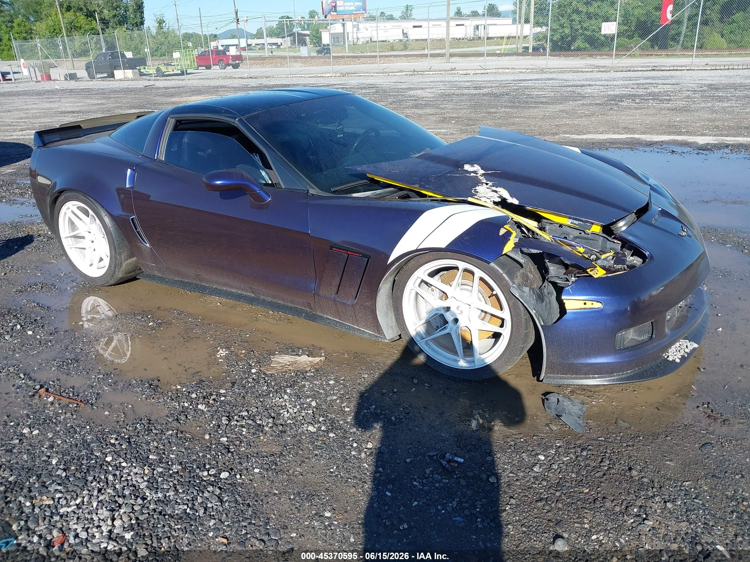 2010 Chevrolet Corvette Z16 Grand Sport 3LT, VIN 1G1YS2DW2A5102257 — Front end