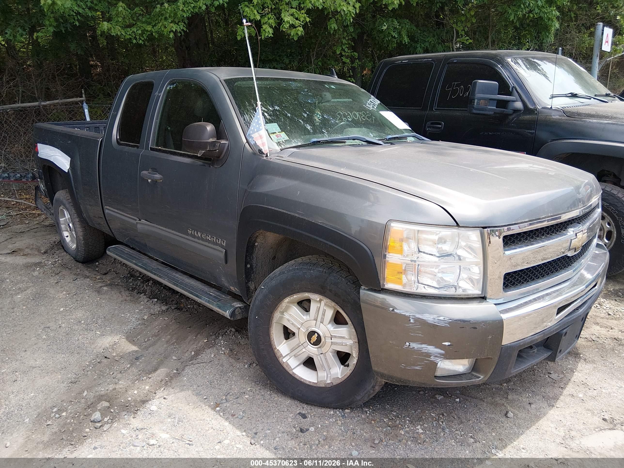 2011 Chevrolet Silverado 1500 LT, VIN 1GCRKSE32BZ376245 — Повреждение рамы