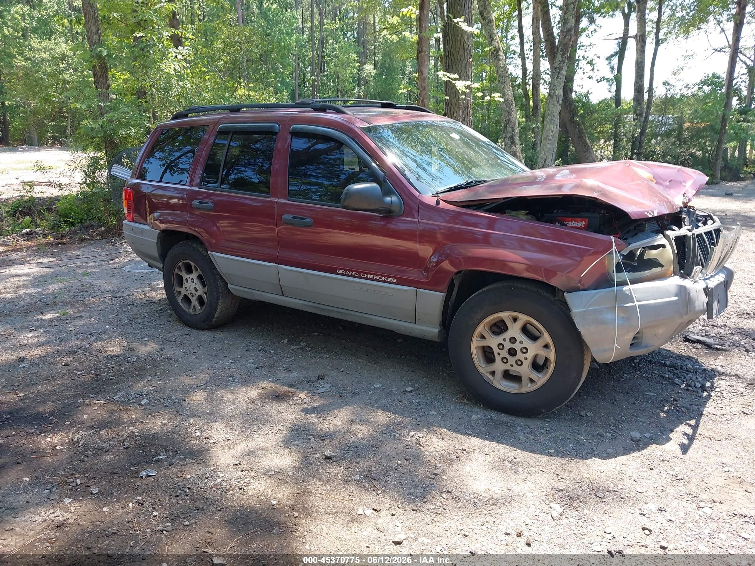 2000 Jeep Grand Cherokee Laredo, VIN 1J4G248S2YC147382 — Front end