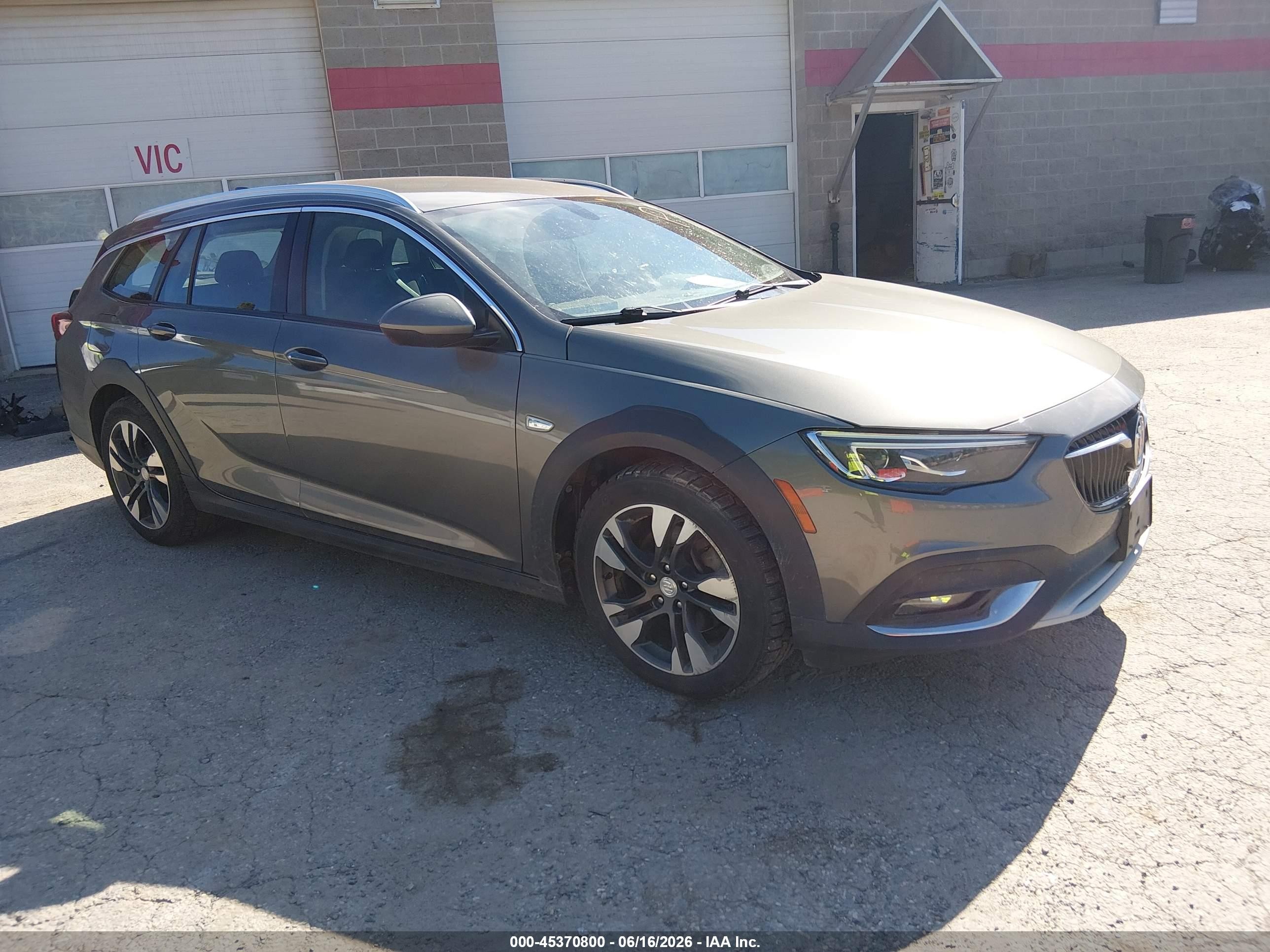 2018 Buick Regal Preferred, VIN W04GU8SX6J1096637 — Rear end