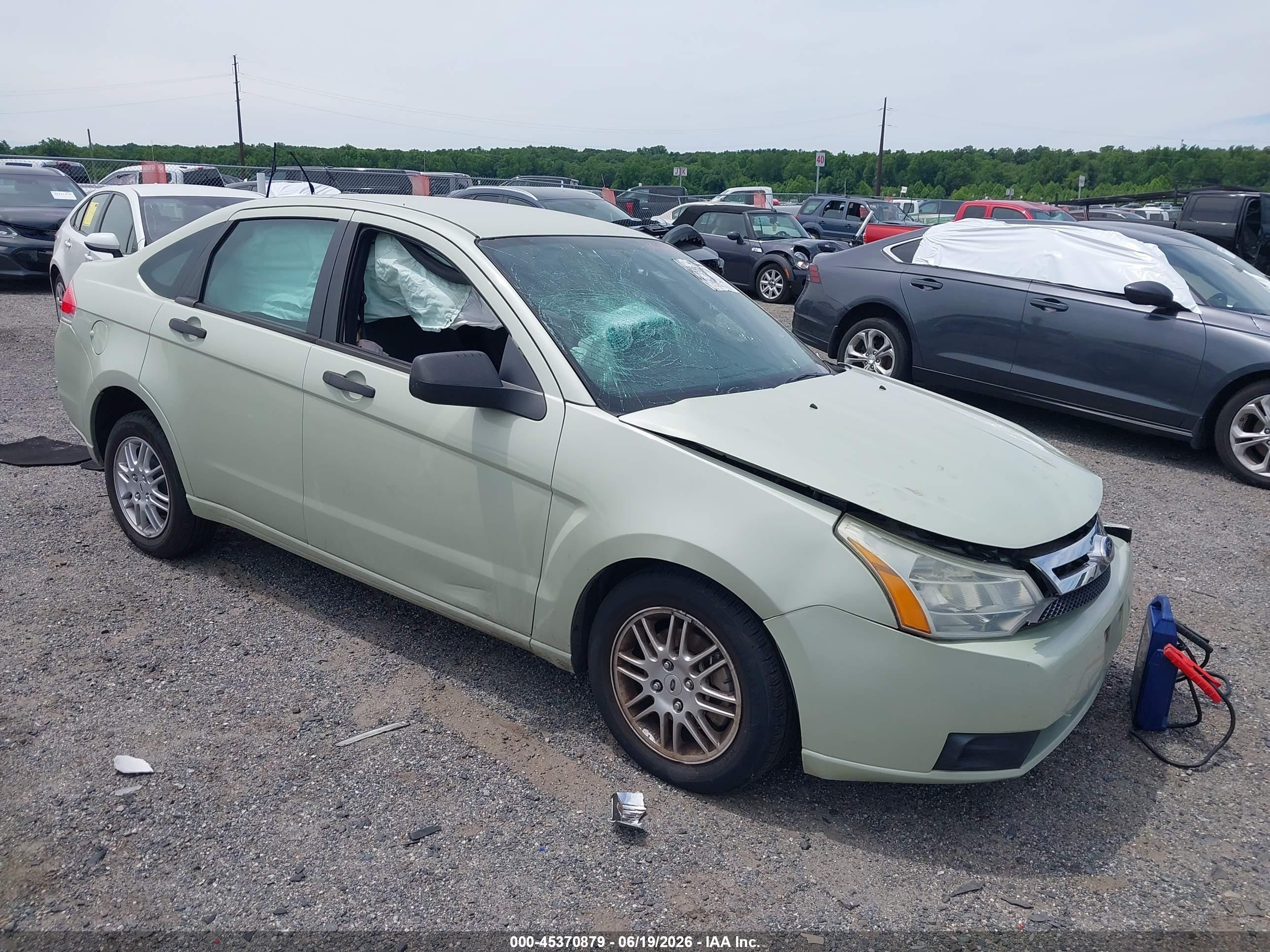 2010 Ford Focus SE, VIN 1FAHP3FN6AW287383 — Side