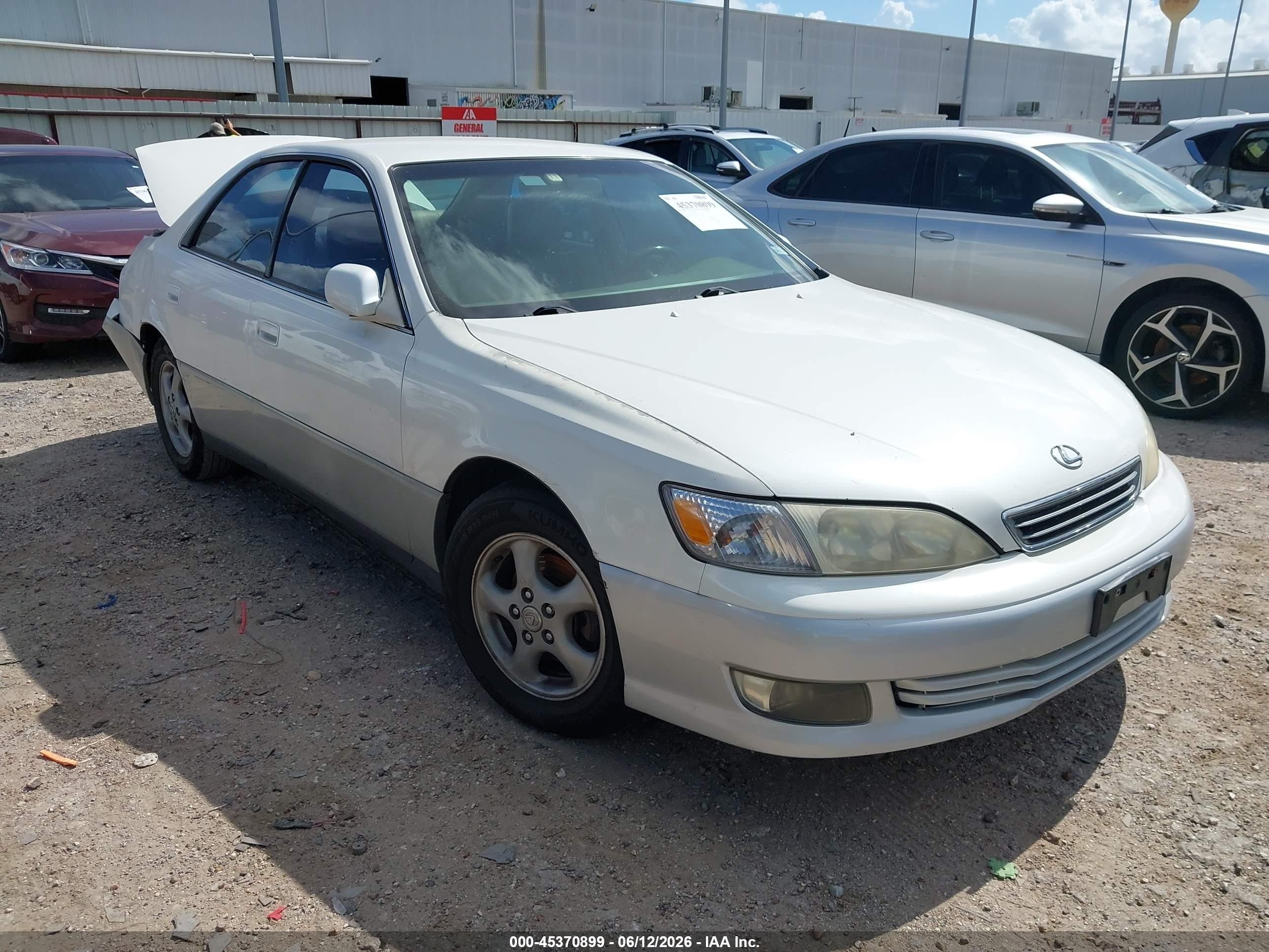 2001 Lexus ES 300, VIN JT8BF28G815104176 — Зад